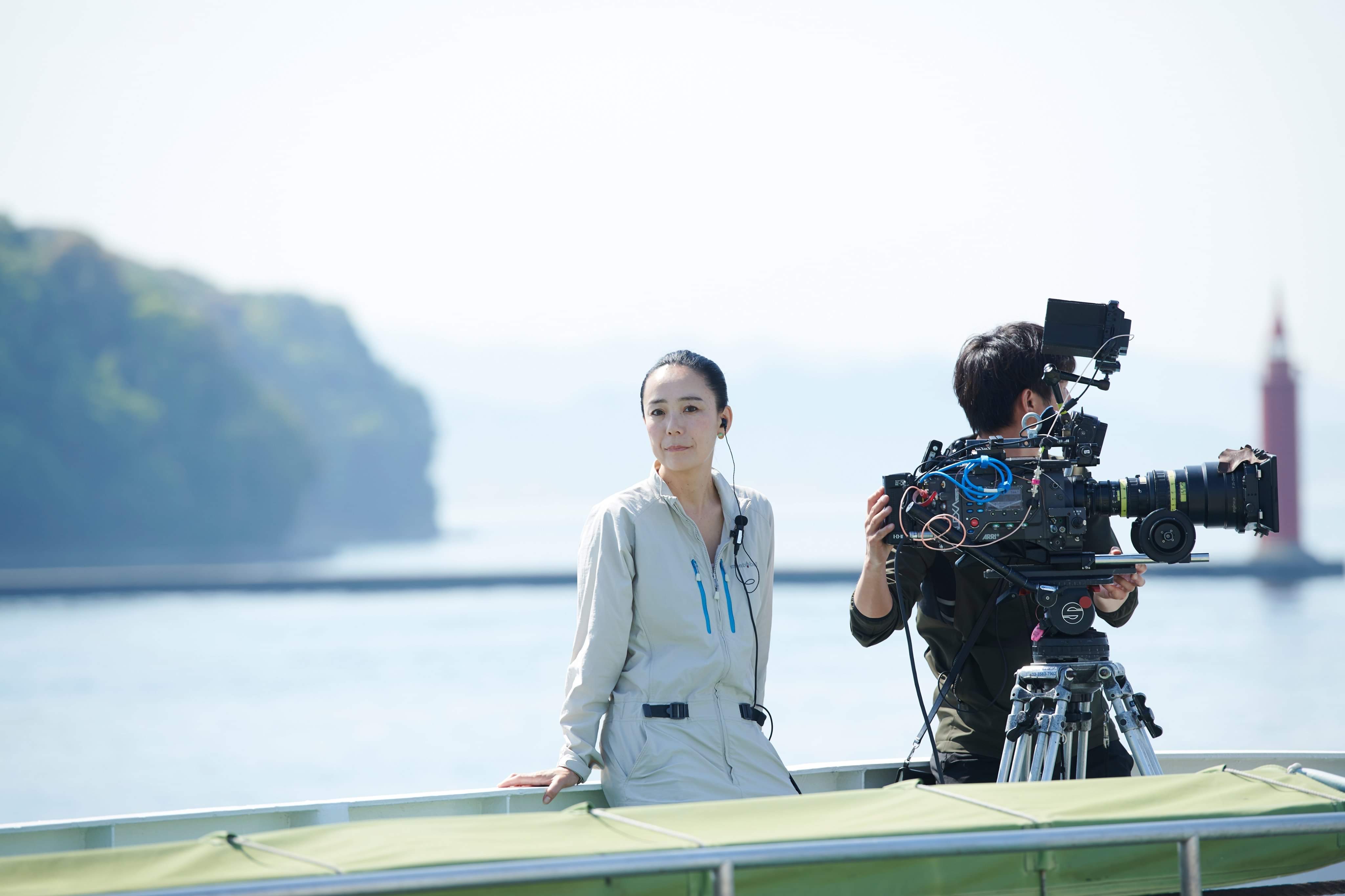 日本名導河瀨直美（左）是黃胤毓創作生涯的貴人之一。（希望行銷提供）