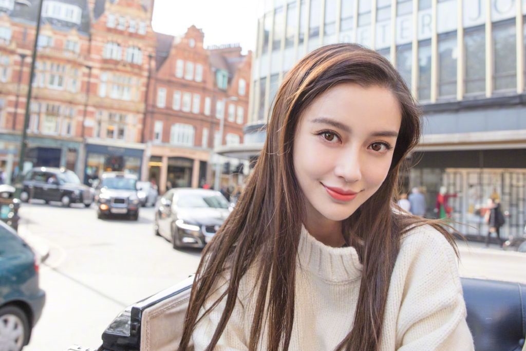 有著精緻五官的Angelababy是不少人心中的清純女神。（翻攝自Angelababy微博）
