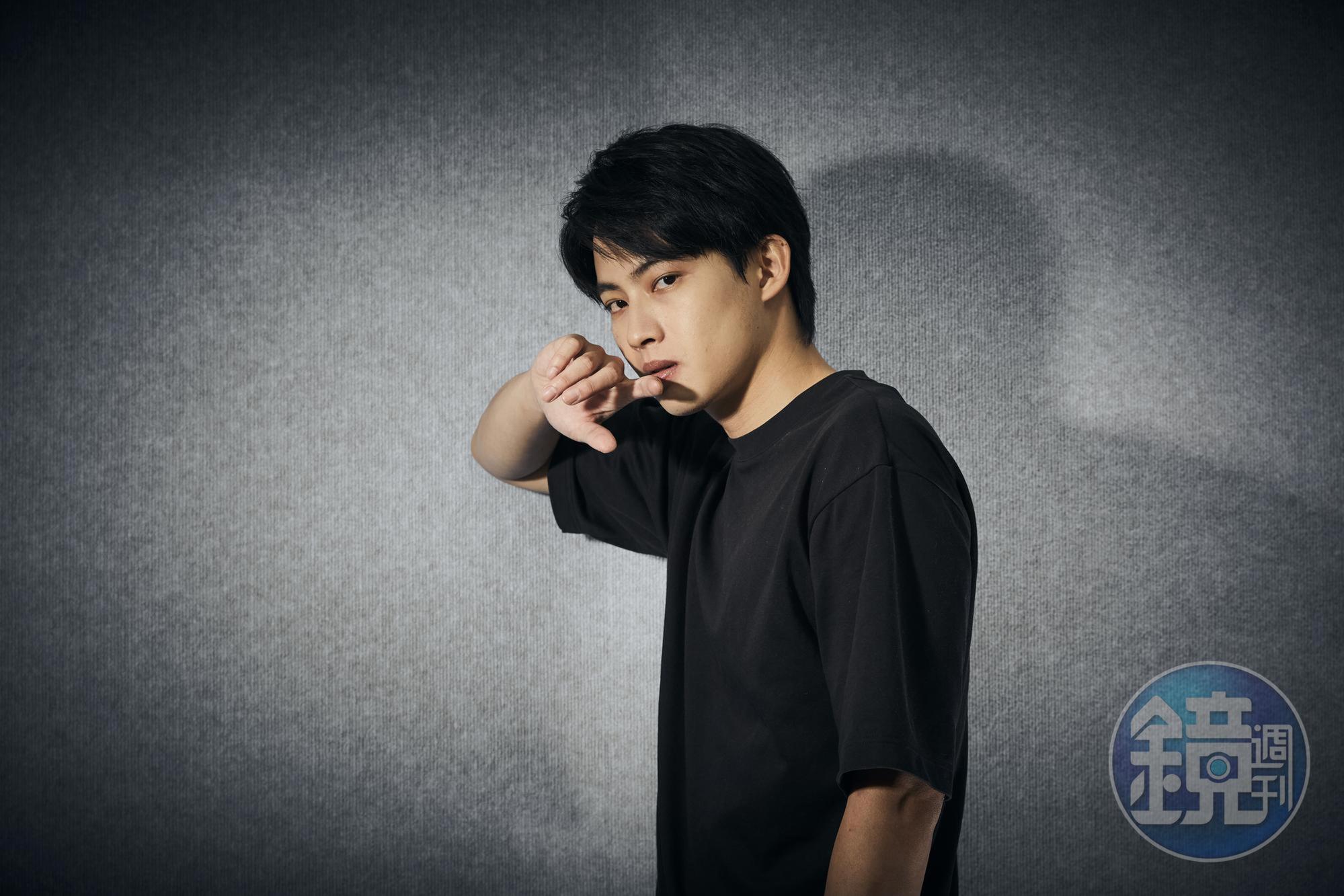 張庭瑚曾歷經父親殉職及女友輕生等生離死別傷痛，但這也幫助了他成長，演出《轉彎之後》與他有相似經歷的主角更加入戲。