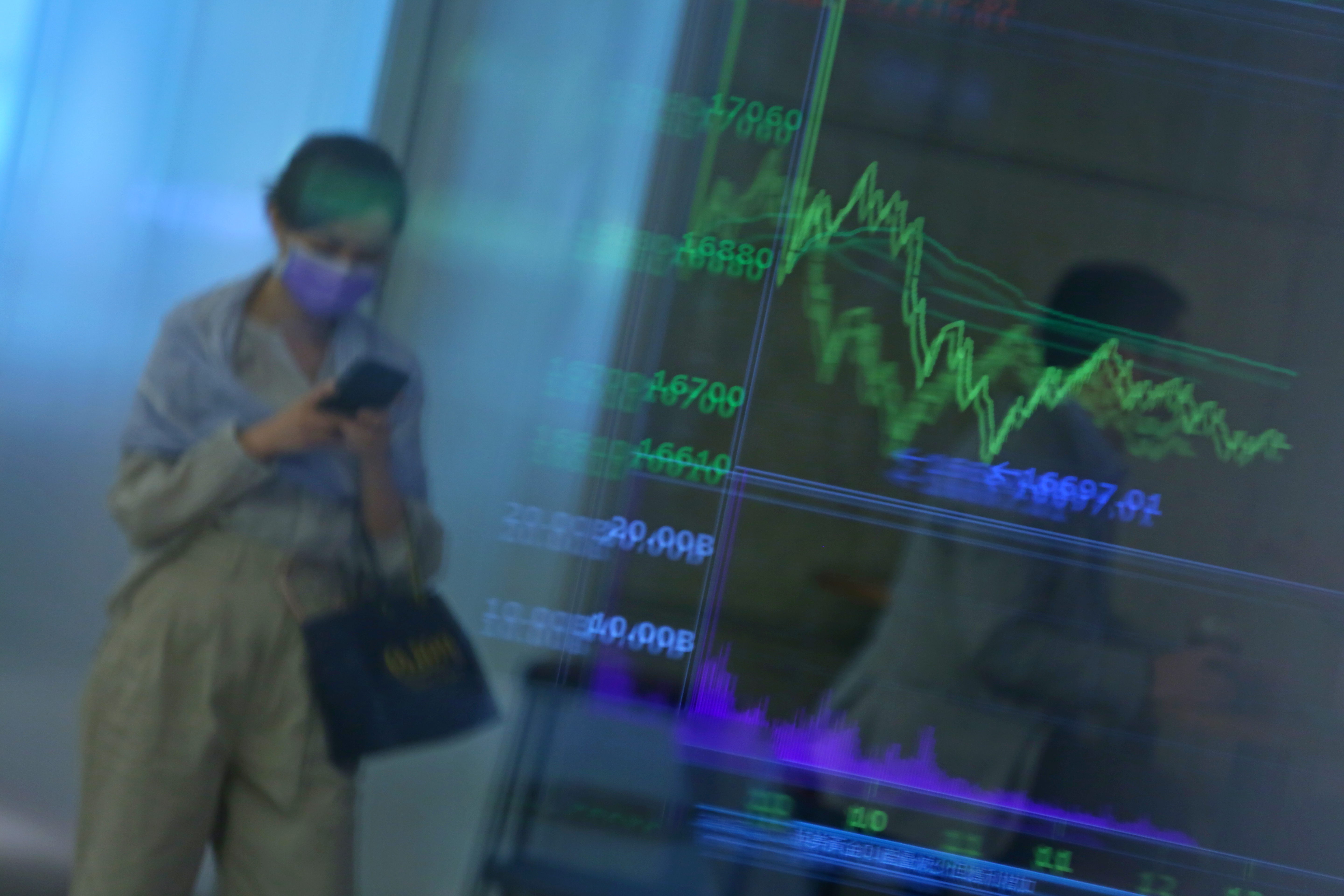 台股因疫情重挫，中國網友這次的反應卻和往常有點不同。