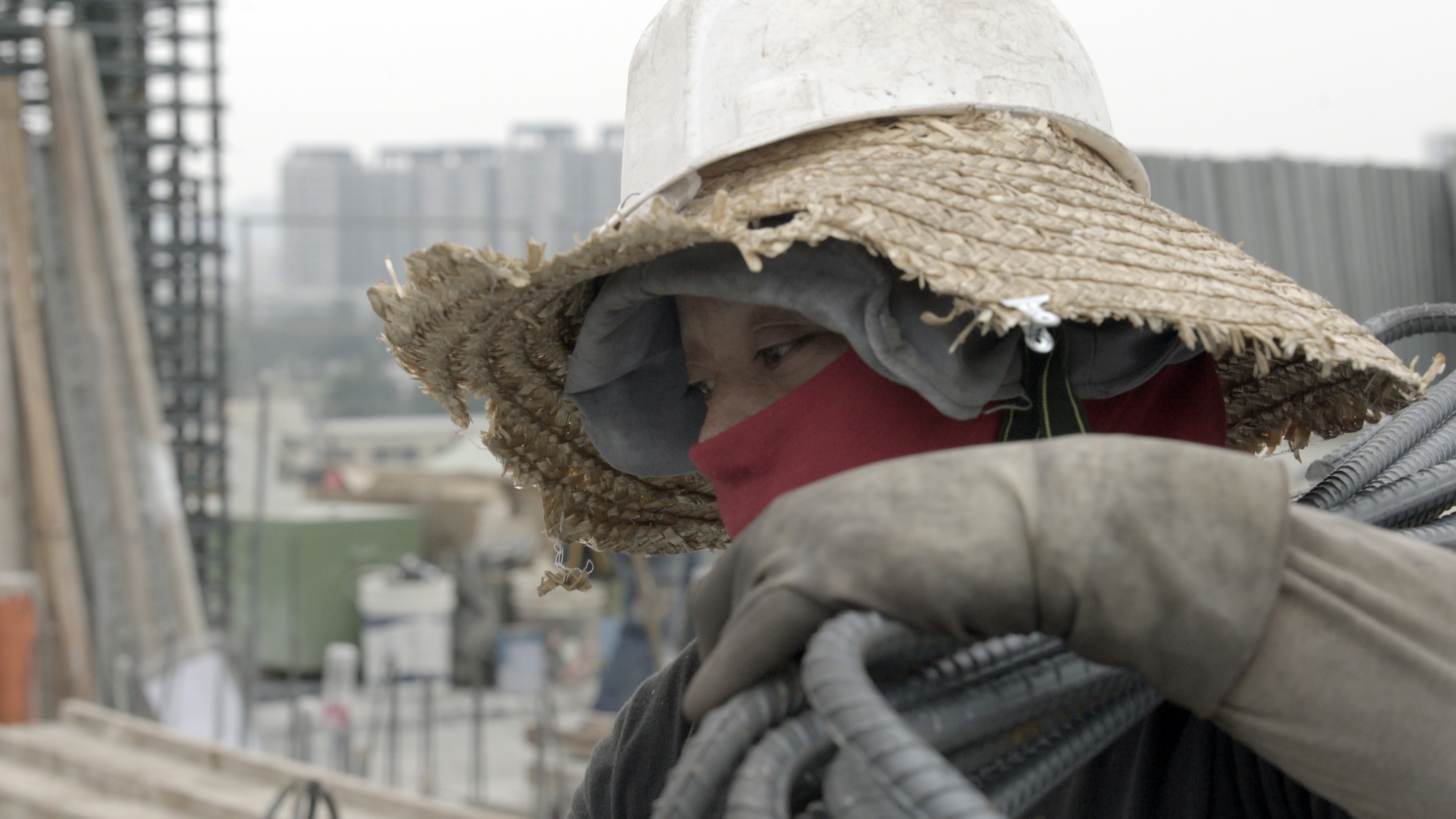 廖莉華為維持生計,常去建築工地做工。 (牽猴子整合行銷提供)