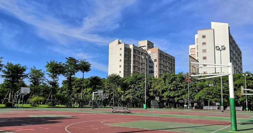 高餐校方停課兩班級，校方出面解釋。（翻攝自Google Map）