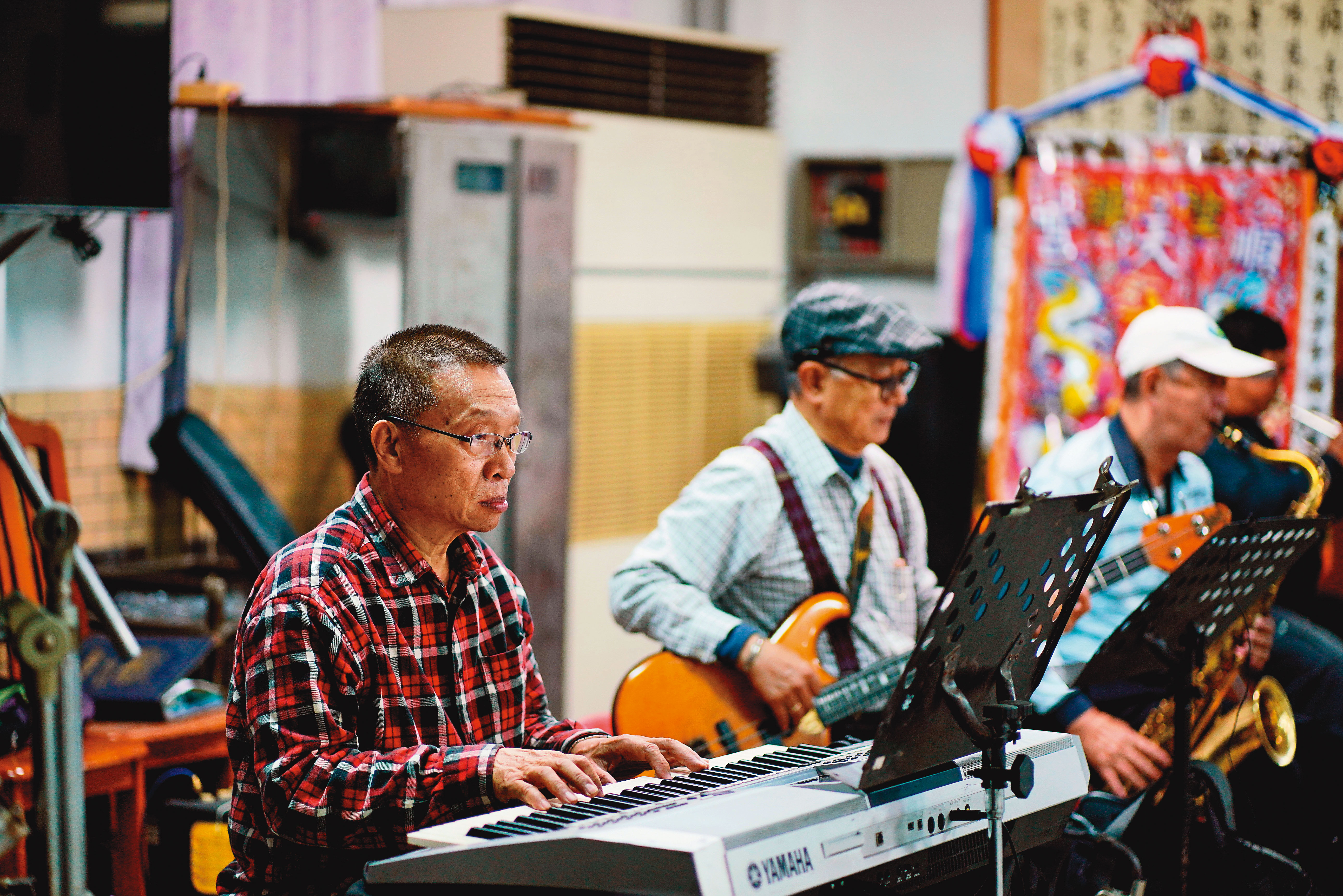 土庫媽祖廟「順天宮」提供廟後方的聚會空間，免費讓千歲樂團練團，因此媽祖廟若有任何節慶，樂團也義務演出。
