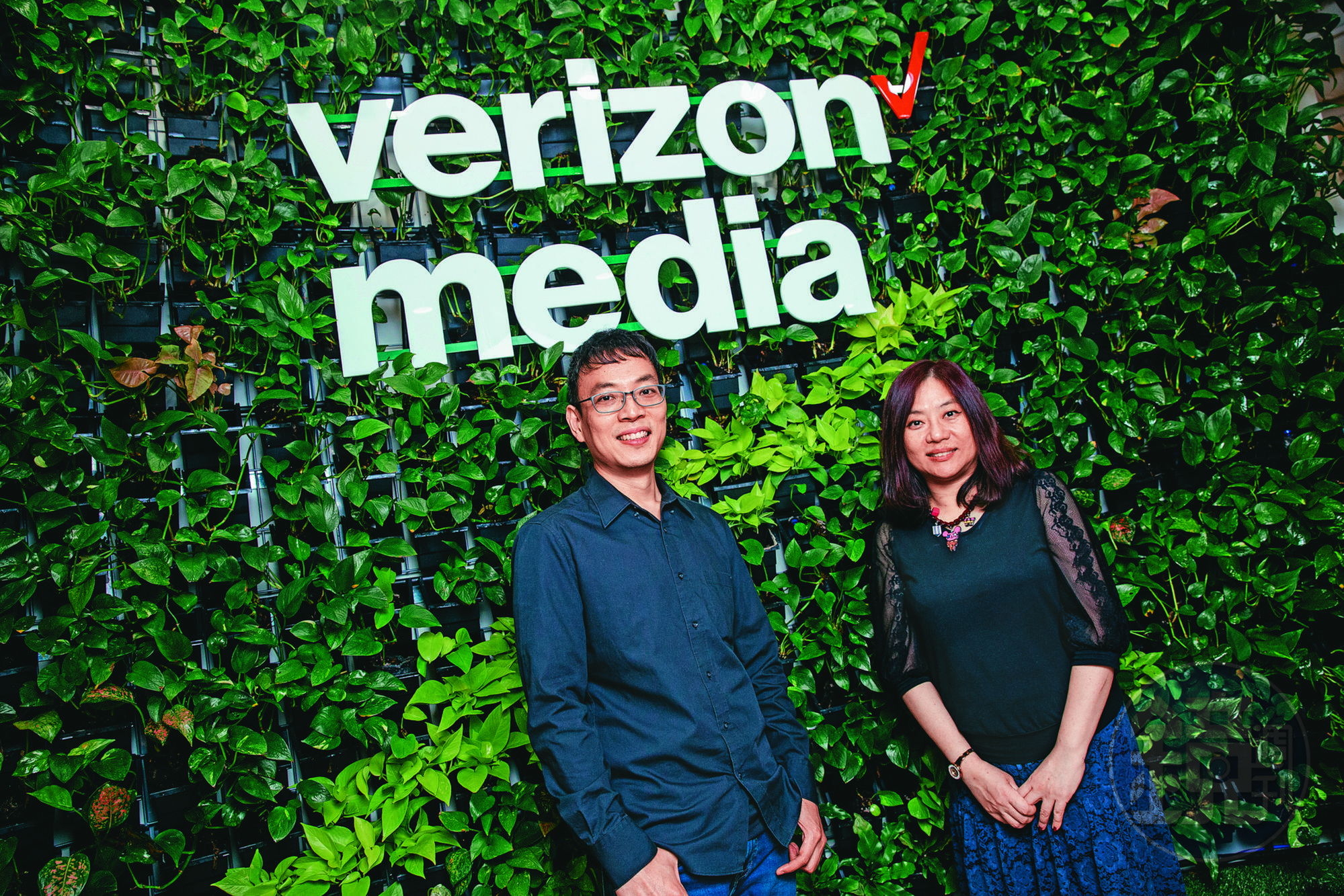 Yahoo TV以虛擬網紅打造影音節目內容,左為媒體內容事業群經理許朝欽,右為總製作耿暄。