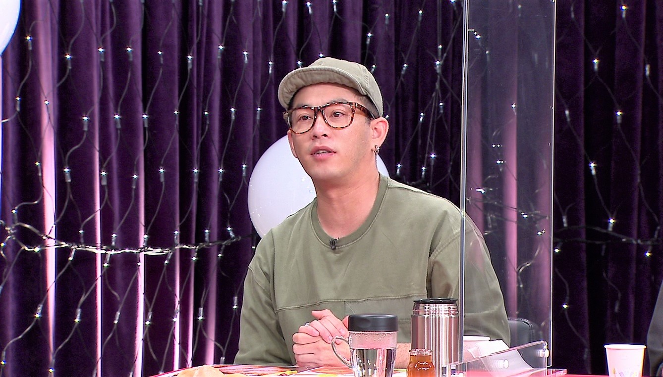 Junior上節目透露因為飾演身經外科醫生關係，意外救了媽媽的腿疾。（年代提供）