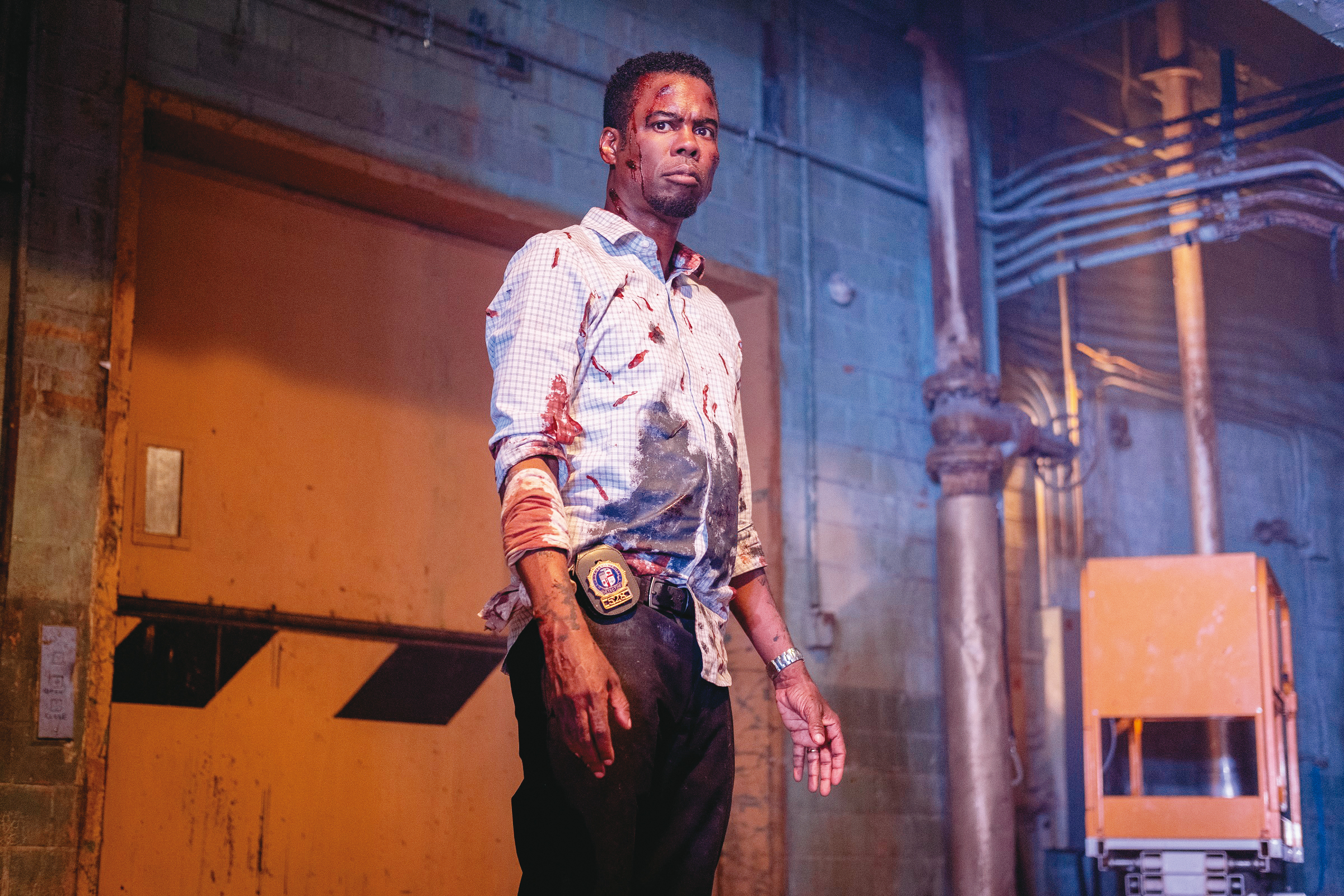 克里斯洛克擔綱監製及主演，以警察遭連續虐殺為主題，在《奪魂鋸》舊設定下走出新的路。（CATCHPLAY提供）