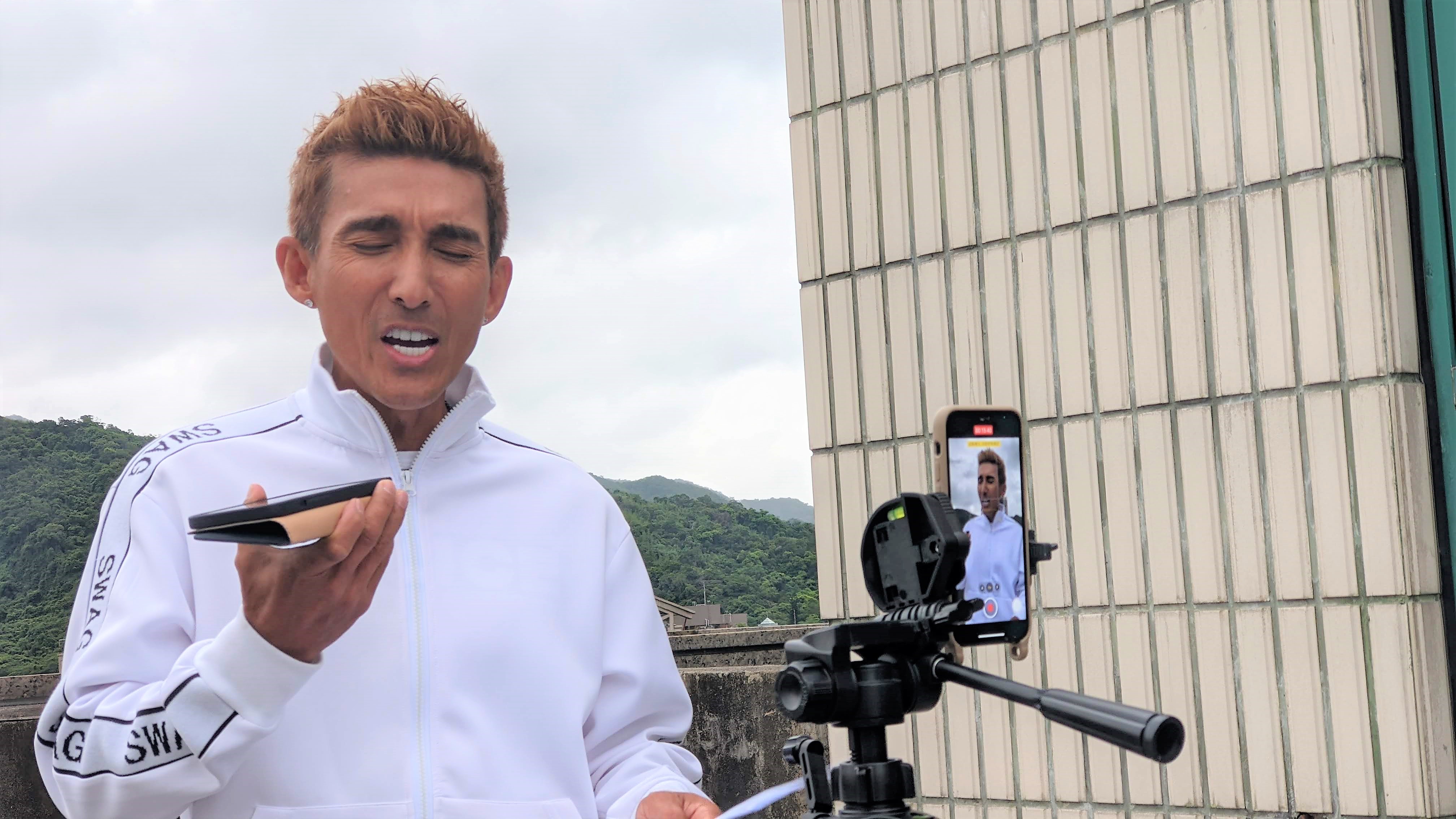 潘若迪在臉書直播開唱，粉絲讚美叫好。（艾迪昇傳播提供）