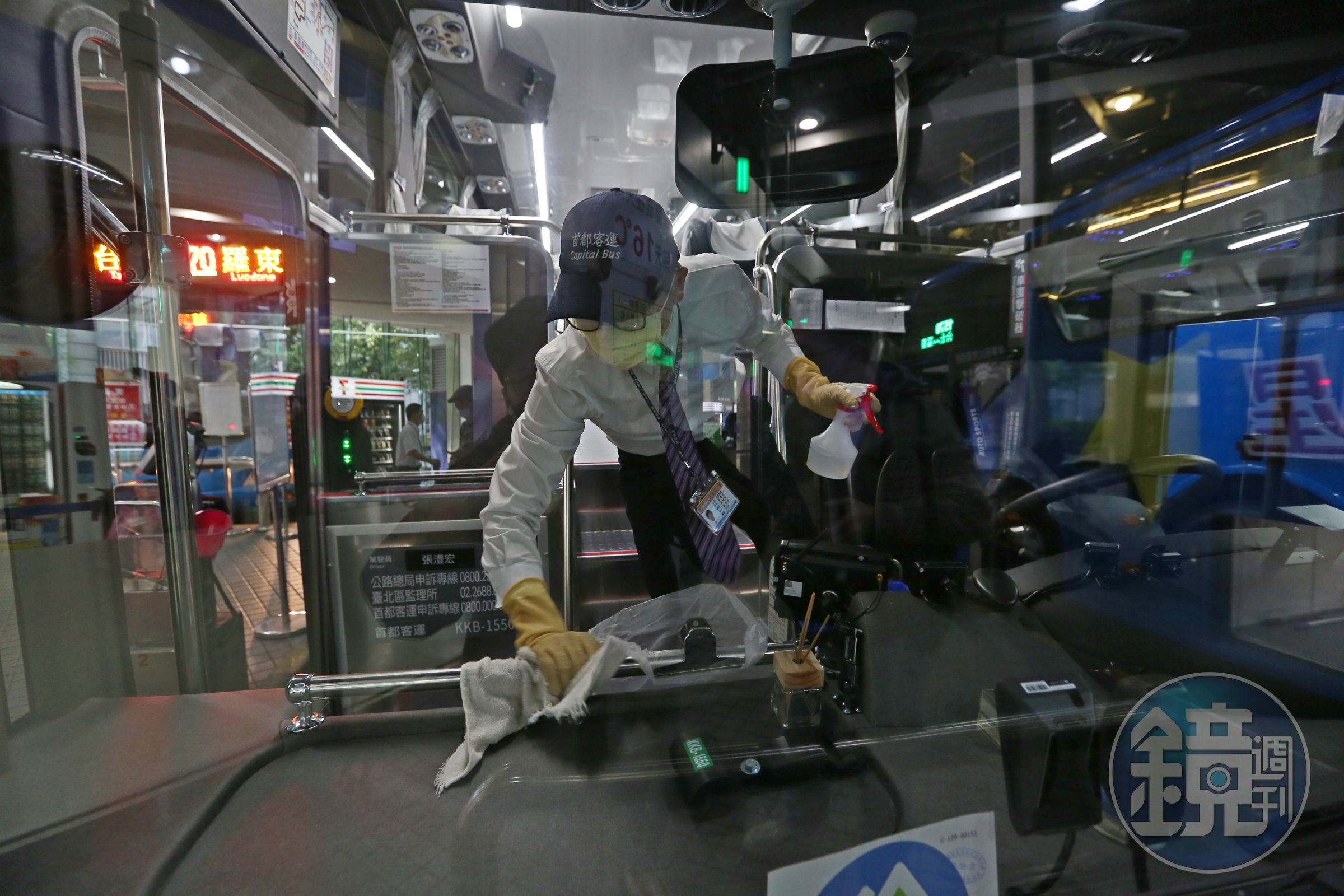 知名客運公司大都會客運的一名司機，驚爆其女兒嗅、味覺失常；圖為客運司機示意圖，非當事人畫面。（本刊資料照）