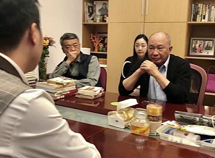 吳宇森一天開10幾個會議,只希望能在今年先把網劇版《赤壁》劇本完成。(人人娛樂提供)