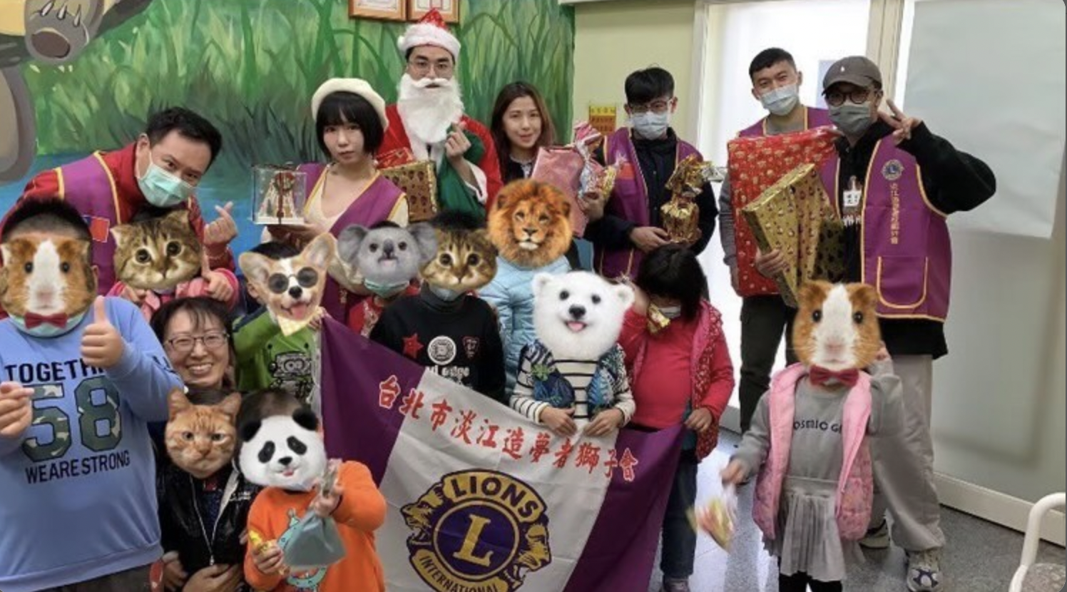 獅子會與育幼院小朋友一起製作薑餅屋。(吳庭逸提供)