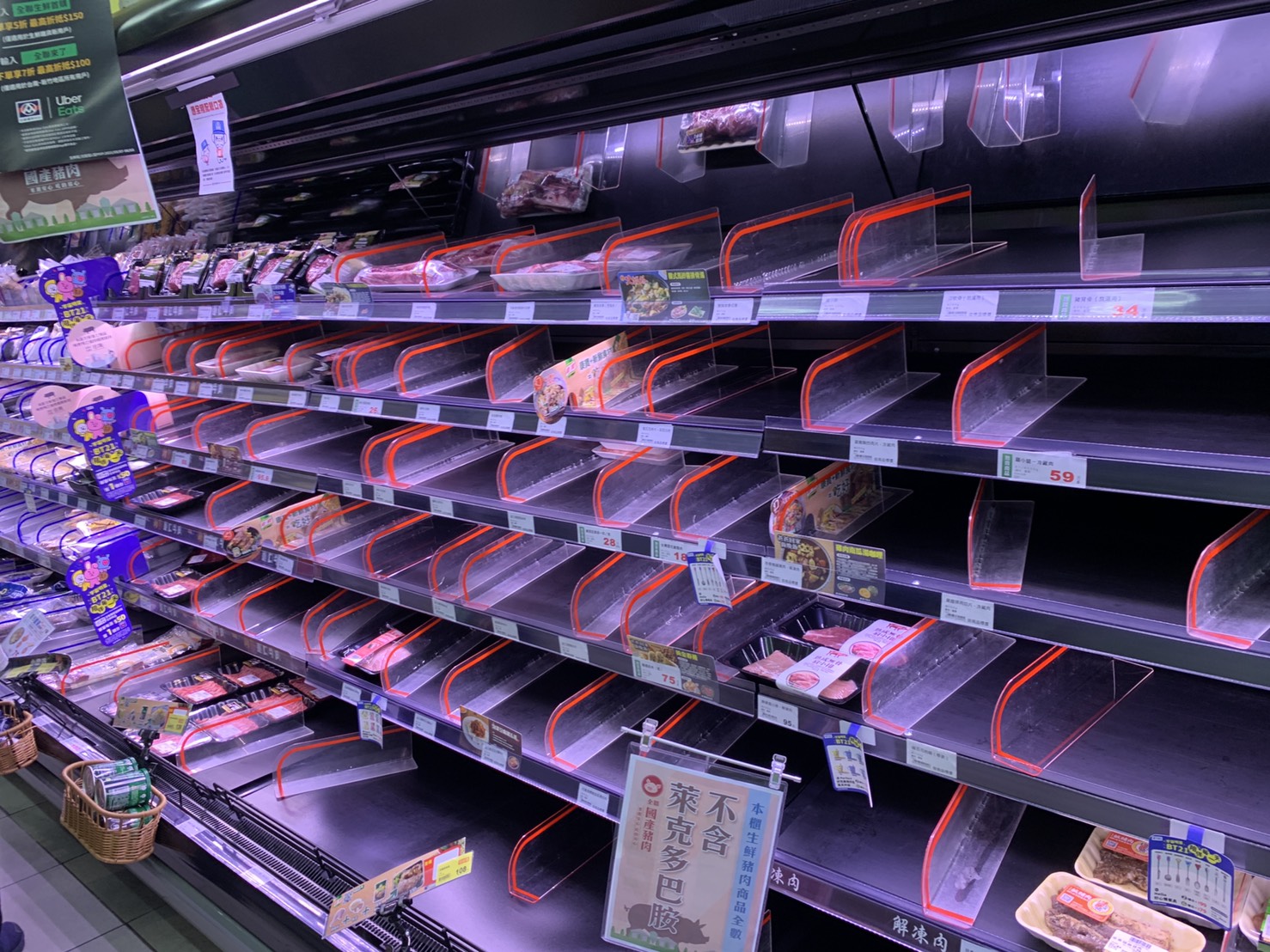 雙北即起至5月28日升級第三級防疫警戒，讓各地湧現購買潮。（讀者提供）