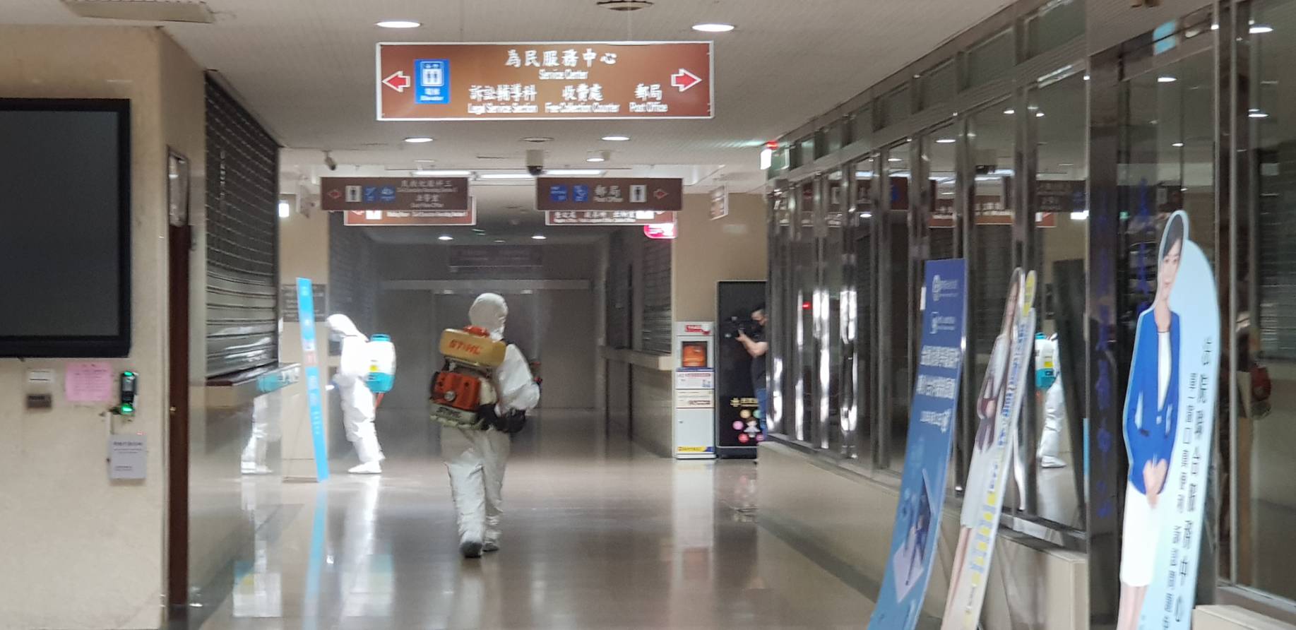 因應疫情嚴峻，高檢署決定暫緩上半年安居緝毒專案，包括法務部及台北地檢署與台北地院今天也進行大消毒。