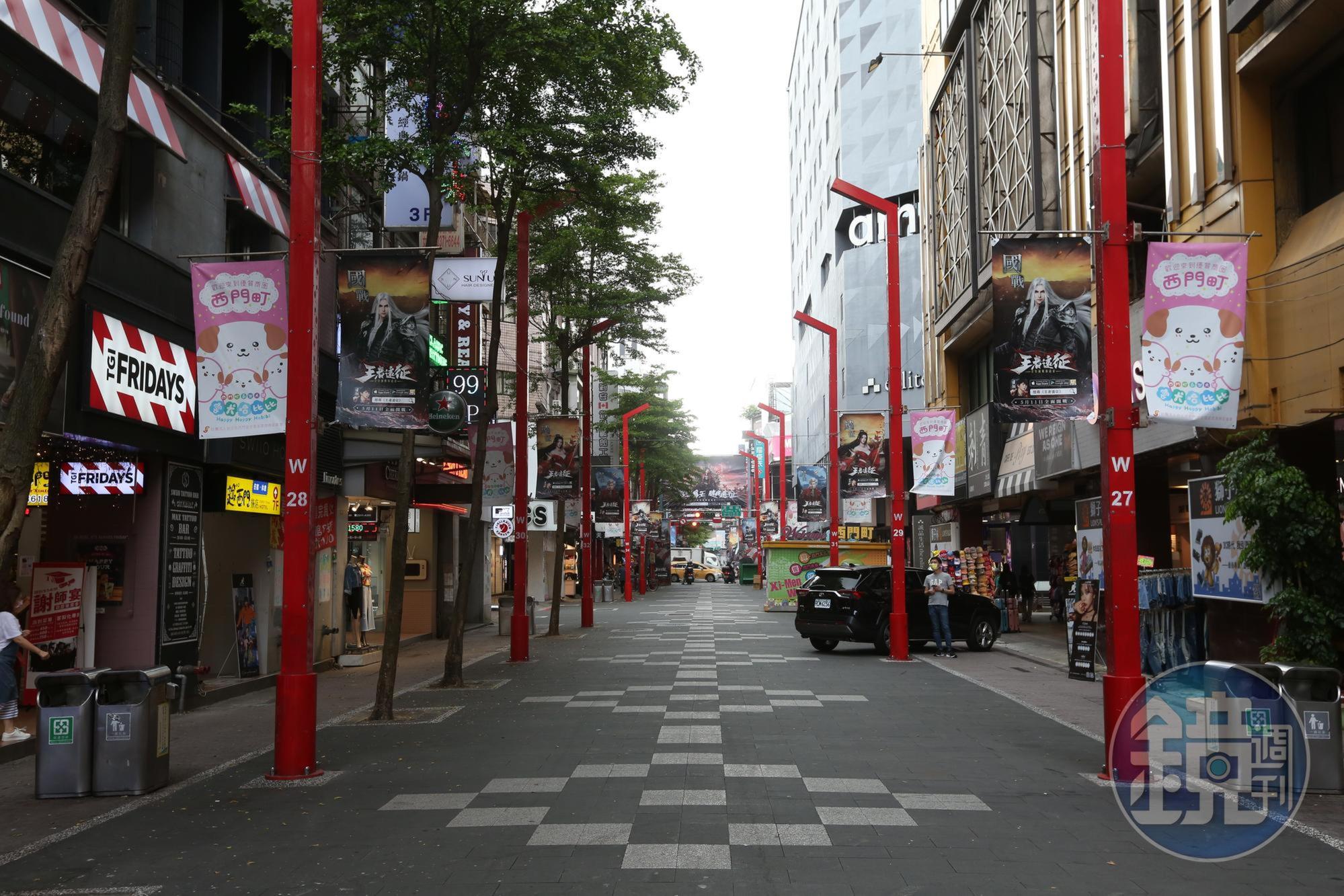 西門町主要大街上，幾乎看不到半個人。