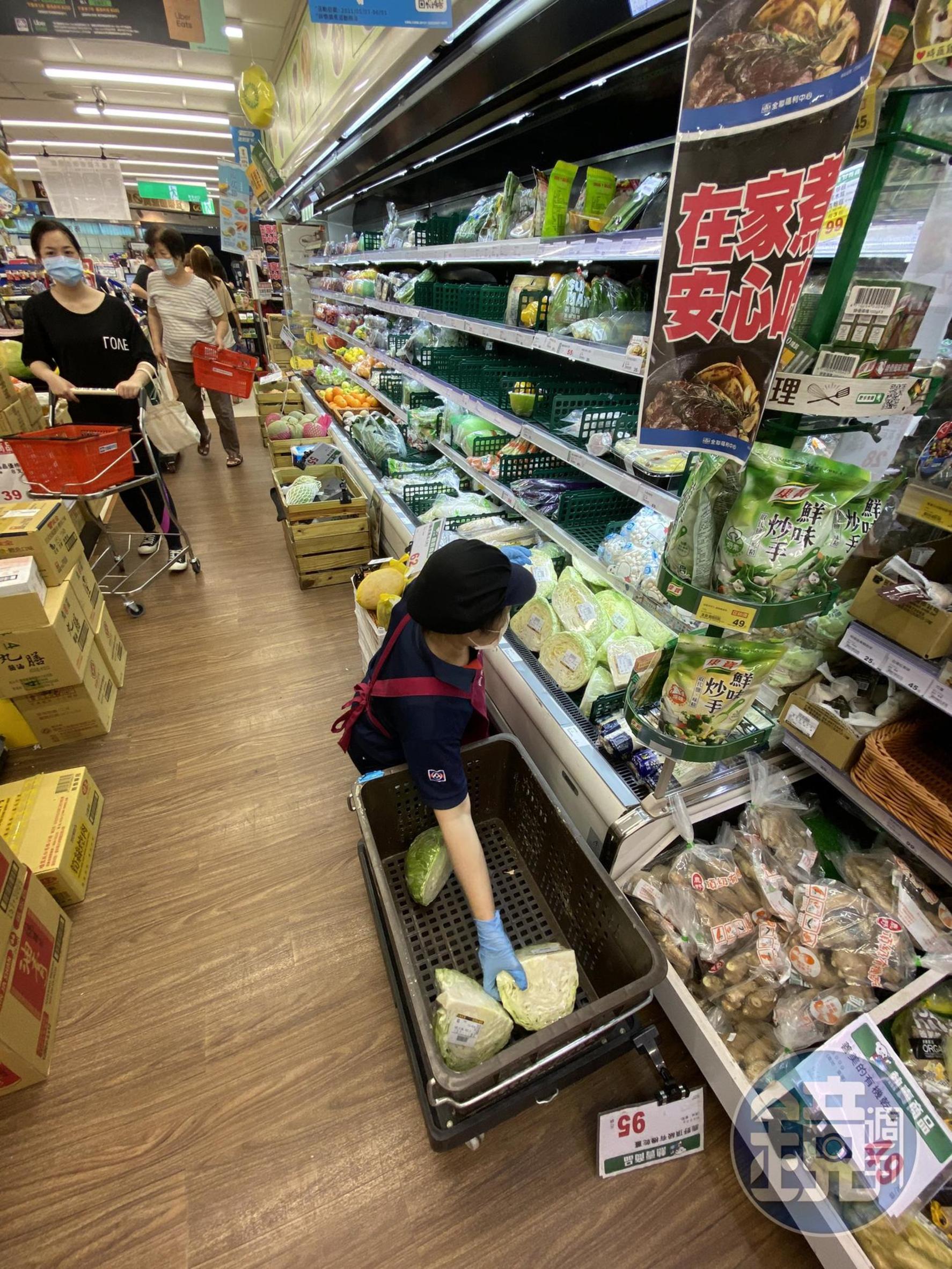 為了讓大家都能買到所需民生用品,全聯特別宣布雙北門市延長營業至晚上12點。