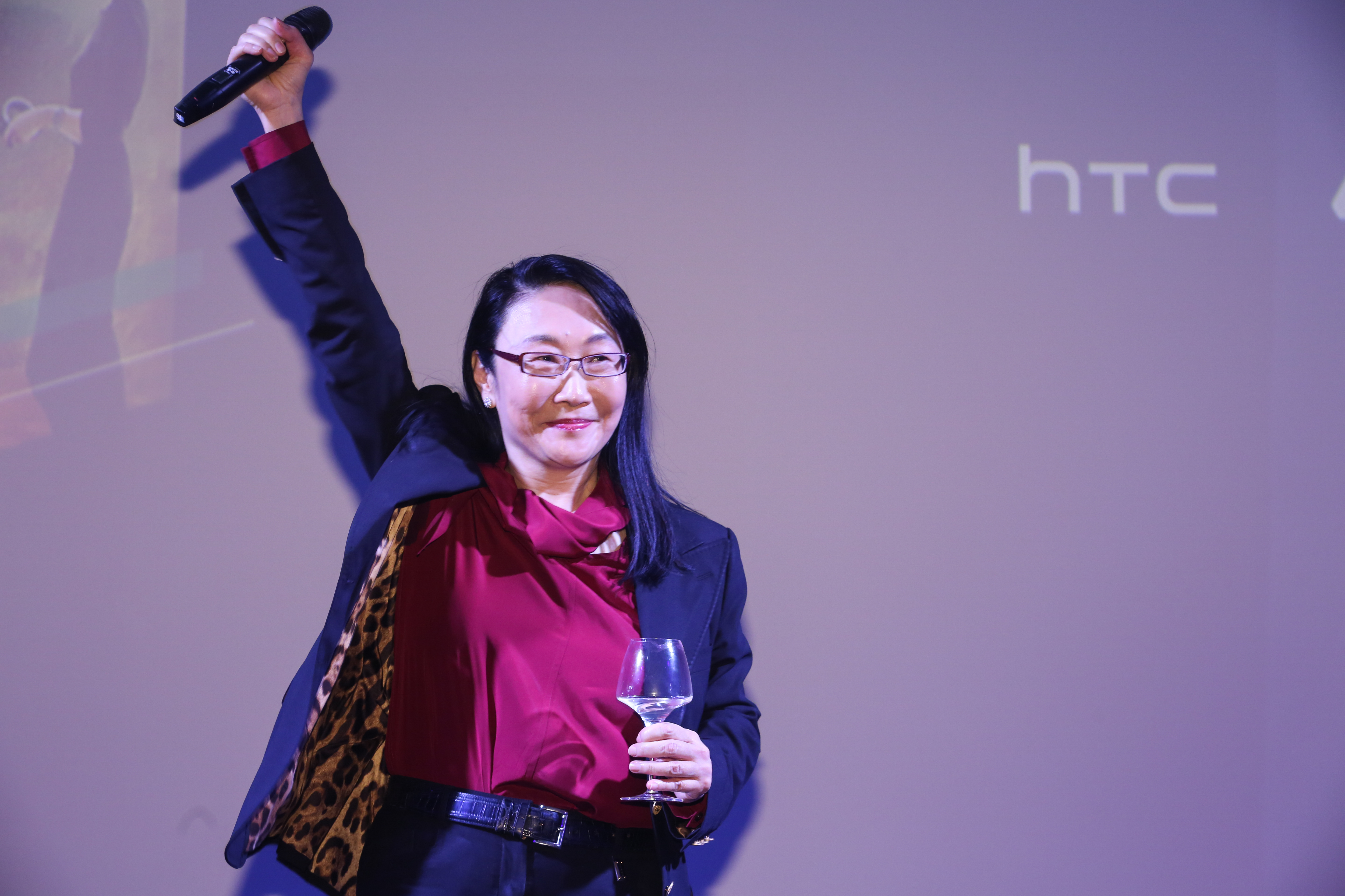 宏達電董事長王雪紅站上防疫第一線。（本刊資料照）