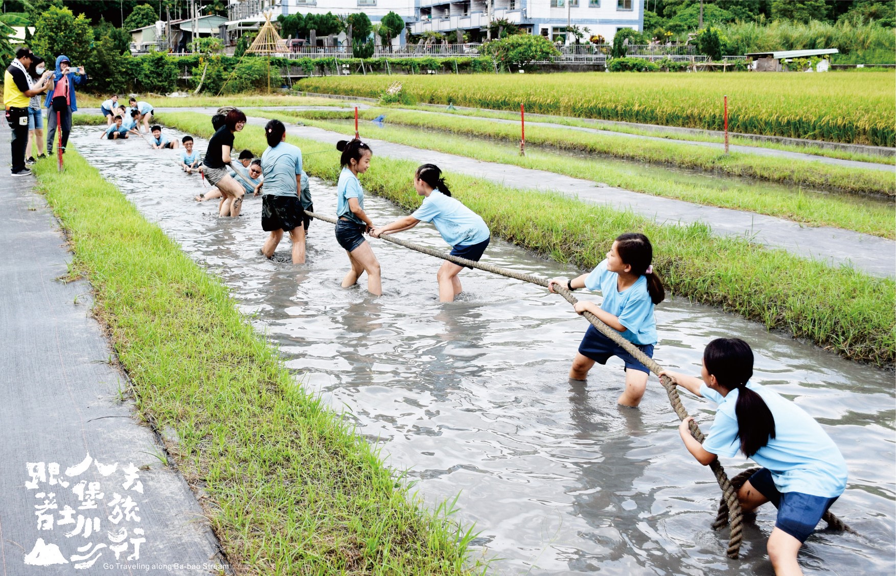 彰化二水鄉源泉社區的土壤因富含礦物質，土壤看起來特別黑。