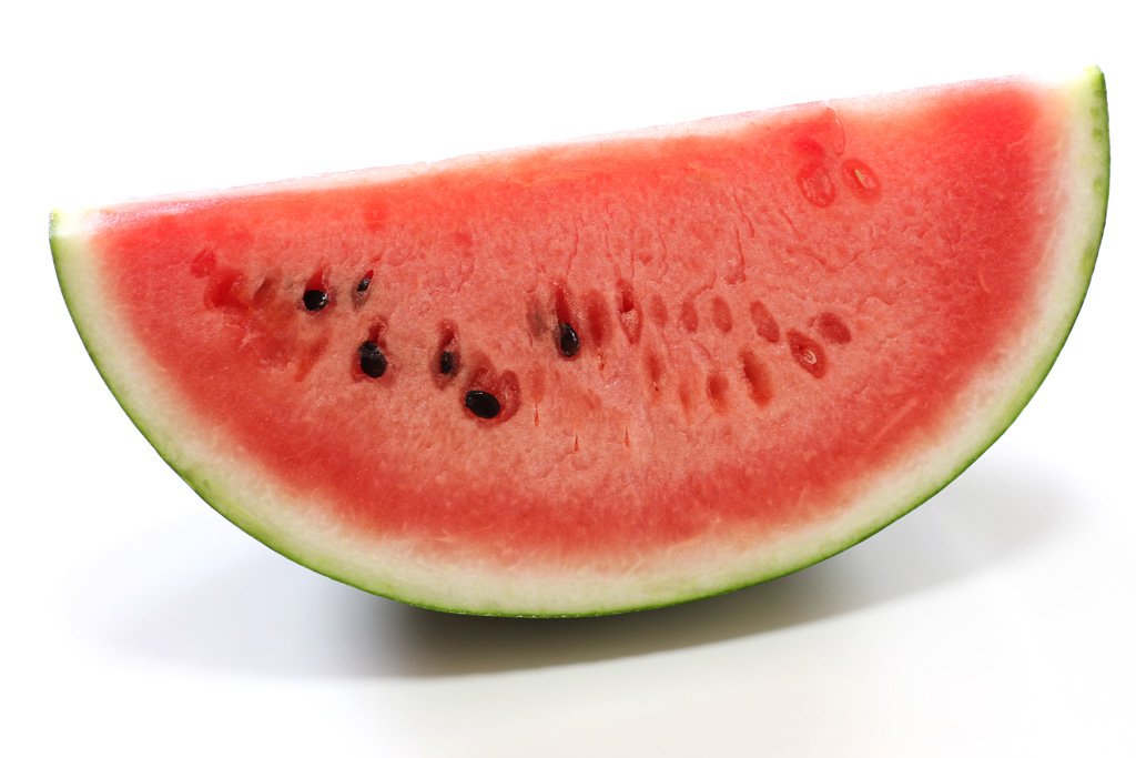 中國大陸一名婦人因為西瓜「太甜」要求退貨，懷疑西瓜被注射糖精。（photoAC）