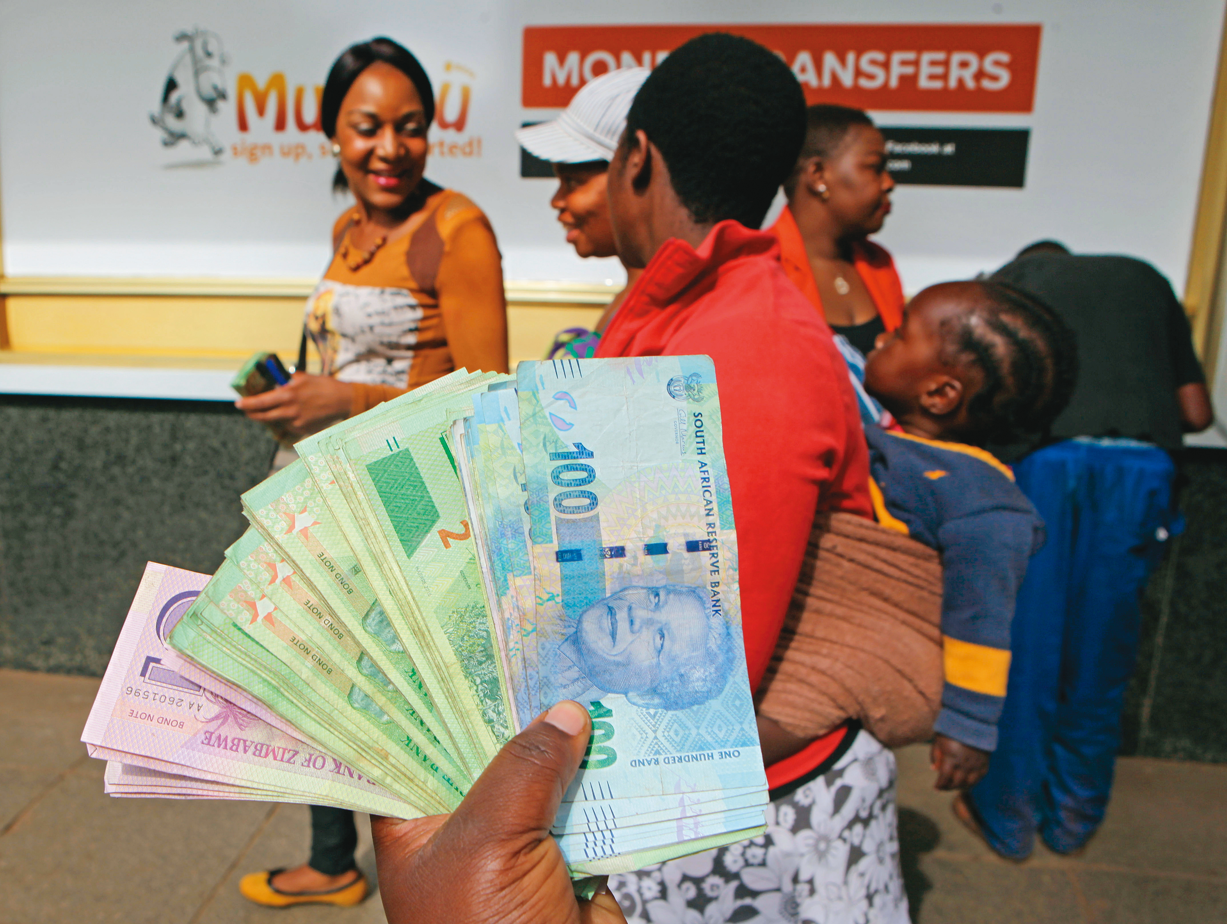 目標到期債基金若買的是本地貨幣債，基金表現受匯率影響大，尤其像南非幣這種波動高的幣別。（達志影像）