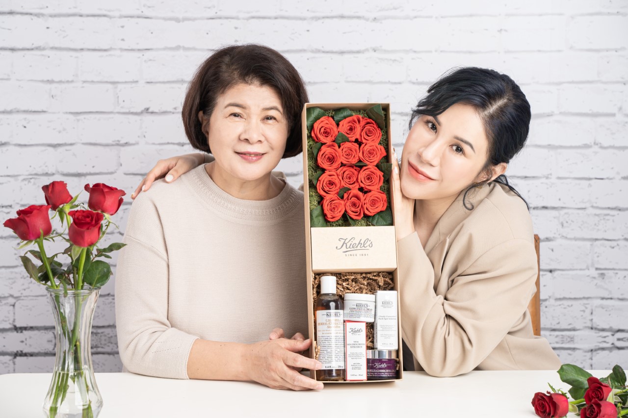 丹妮婊姐（右）時不時會在臉書上分享母女日常。（翻攝丹妮婊姐臉書）