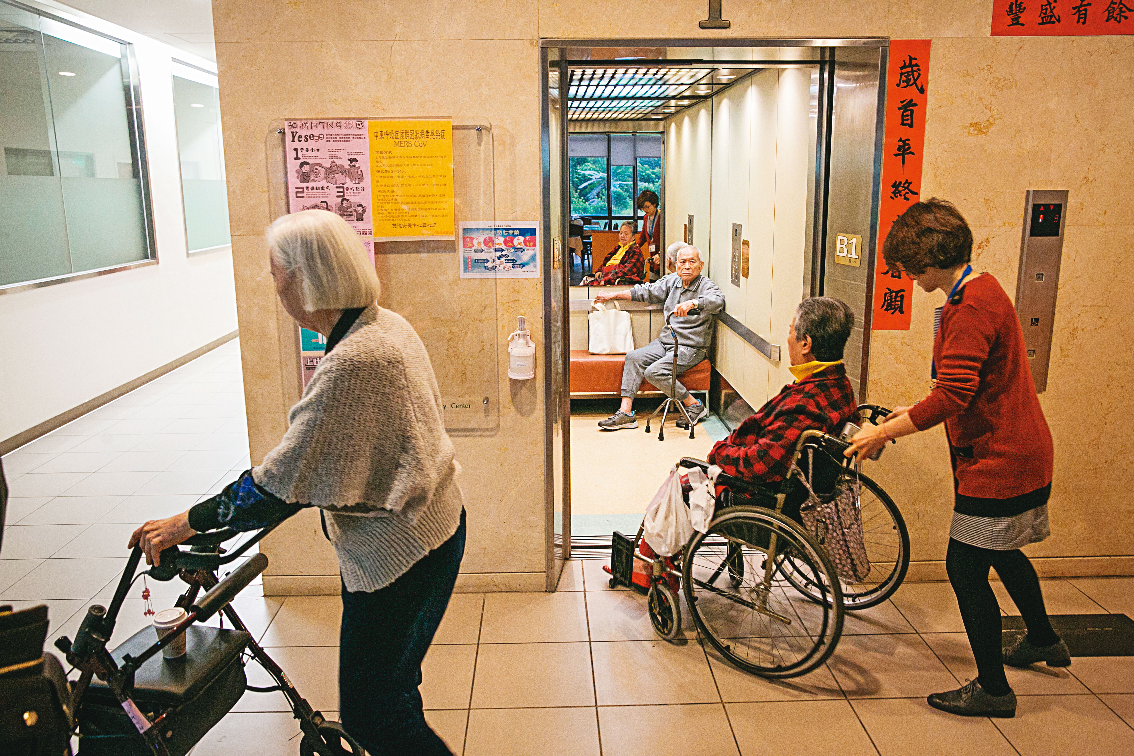 從北美到歐洲，肺炎瘟疫死者絕大多數都是上年紀的老人。政府千萬得撥點心思，放在老人安養中心防疫上頭。