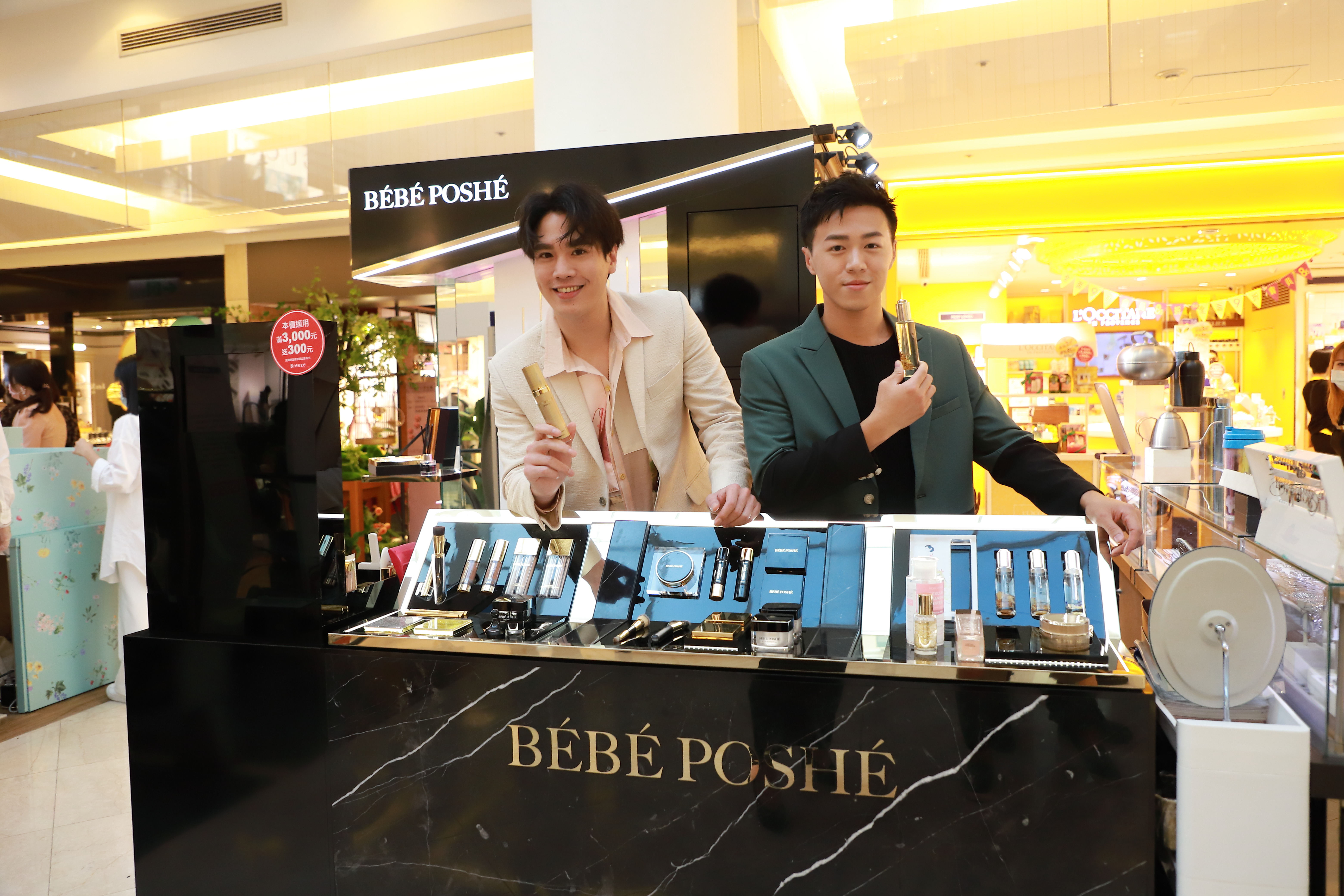 謝毅宏（左）、游書庭首次參加時尚派對。（奢華寶貝提供）