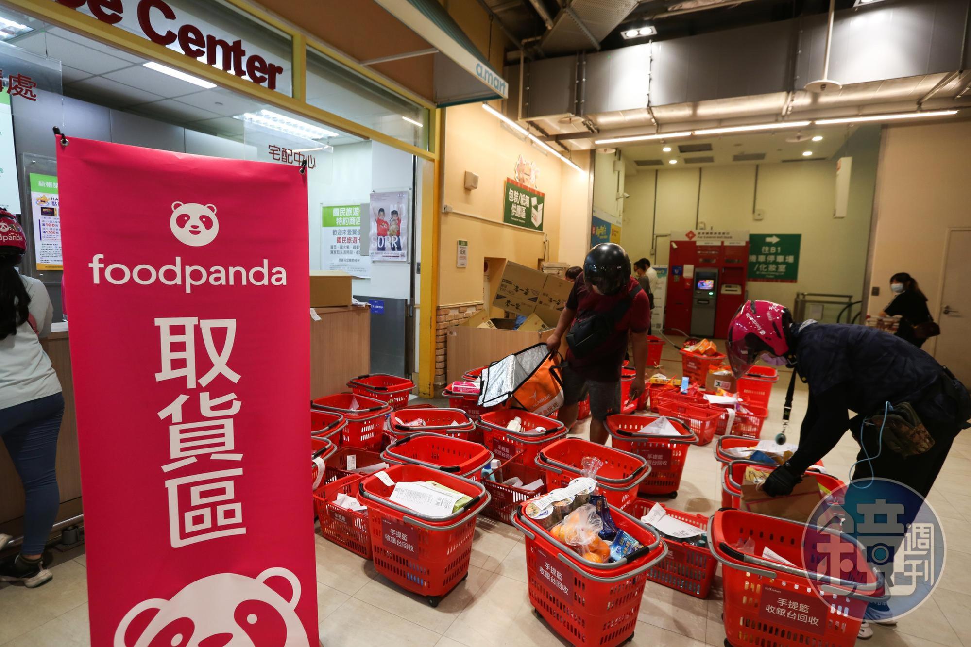 民眾為了避免在外用餐改叫外送。