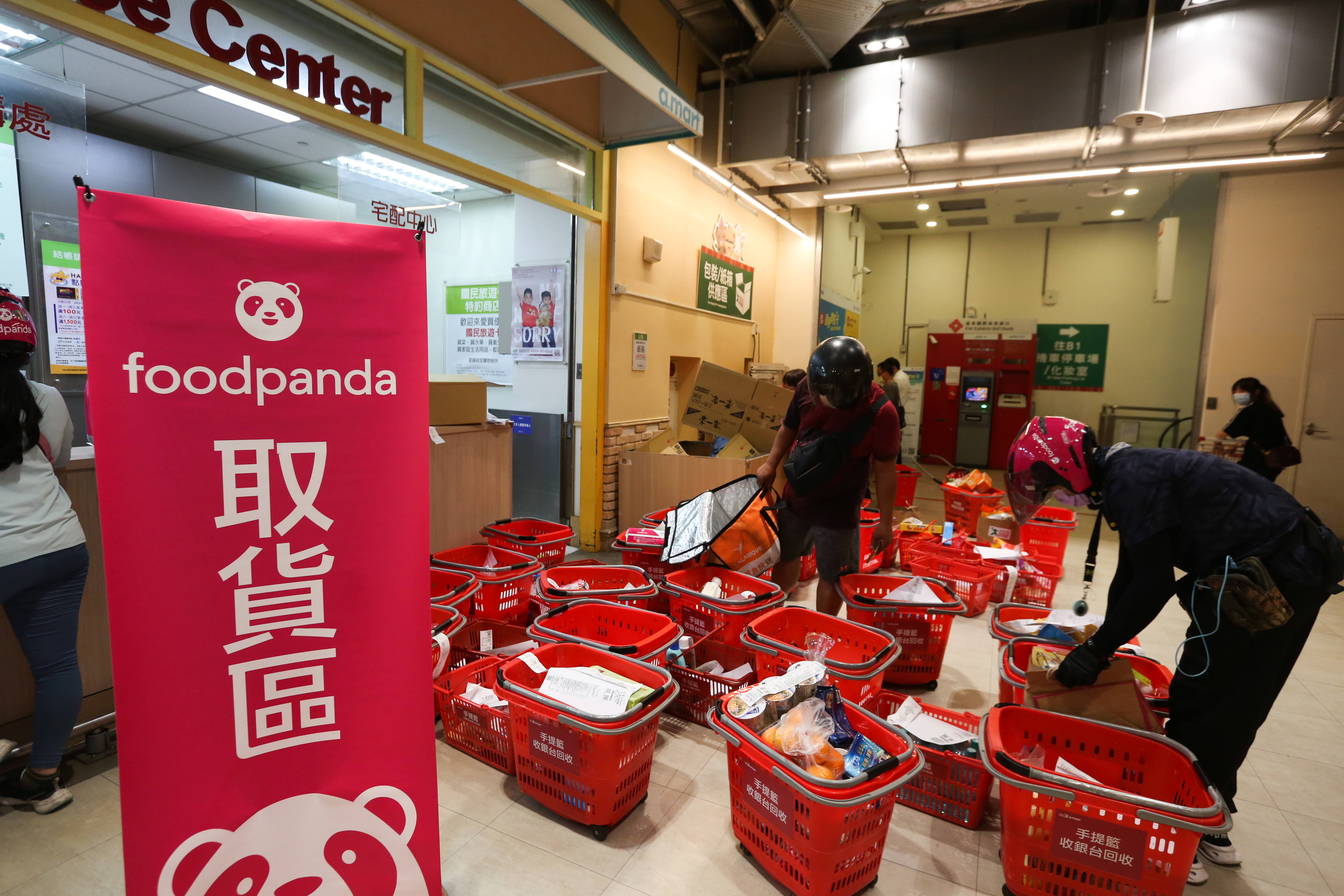 民眾為了避免在外用餐改叫外送。