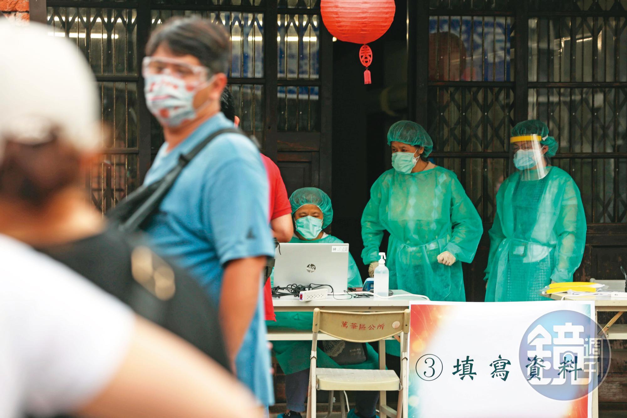 過去的隔離加疫調做法已經無效。現在,全台上下,必須要有新的做法來因應局勢的變化。