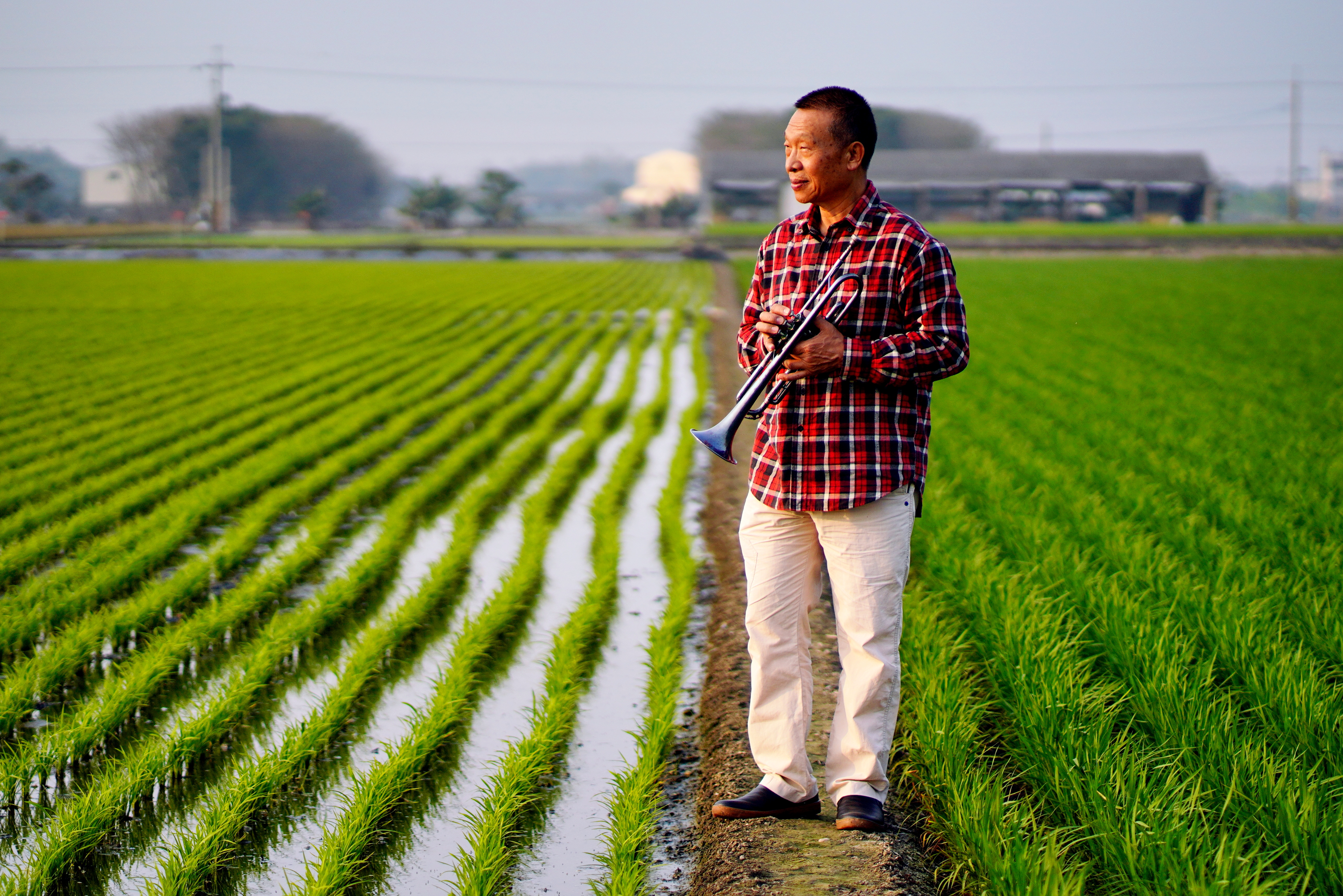 樂手生涯40多年，陳學茂一直將演奏收入全存起來，每年帶太太出國旅行。
