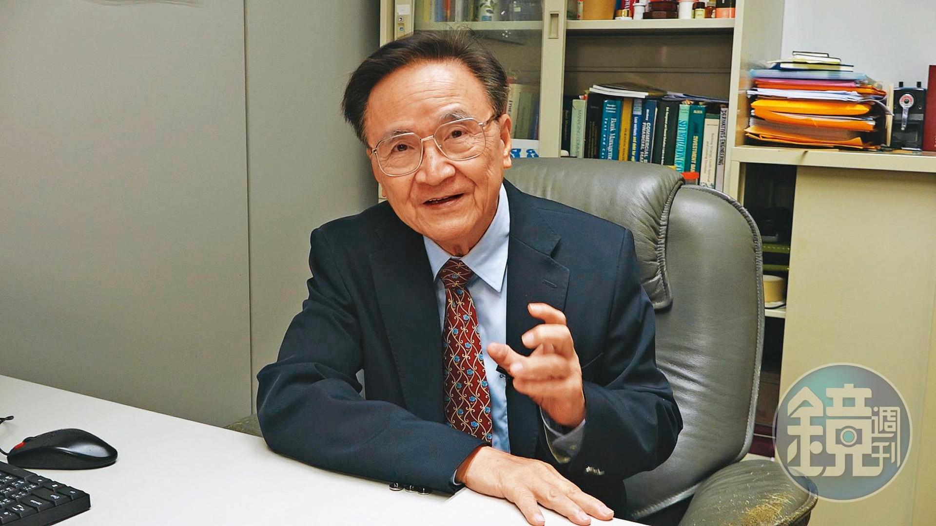 政大教授殷乃平擔心台灣如果進入封城,可能會衝擊全球科技業供應鏈。