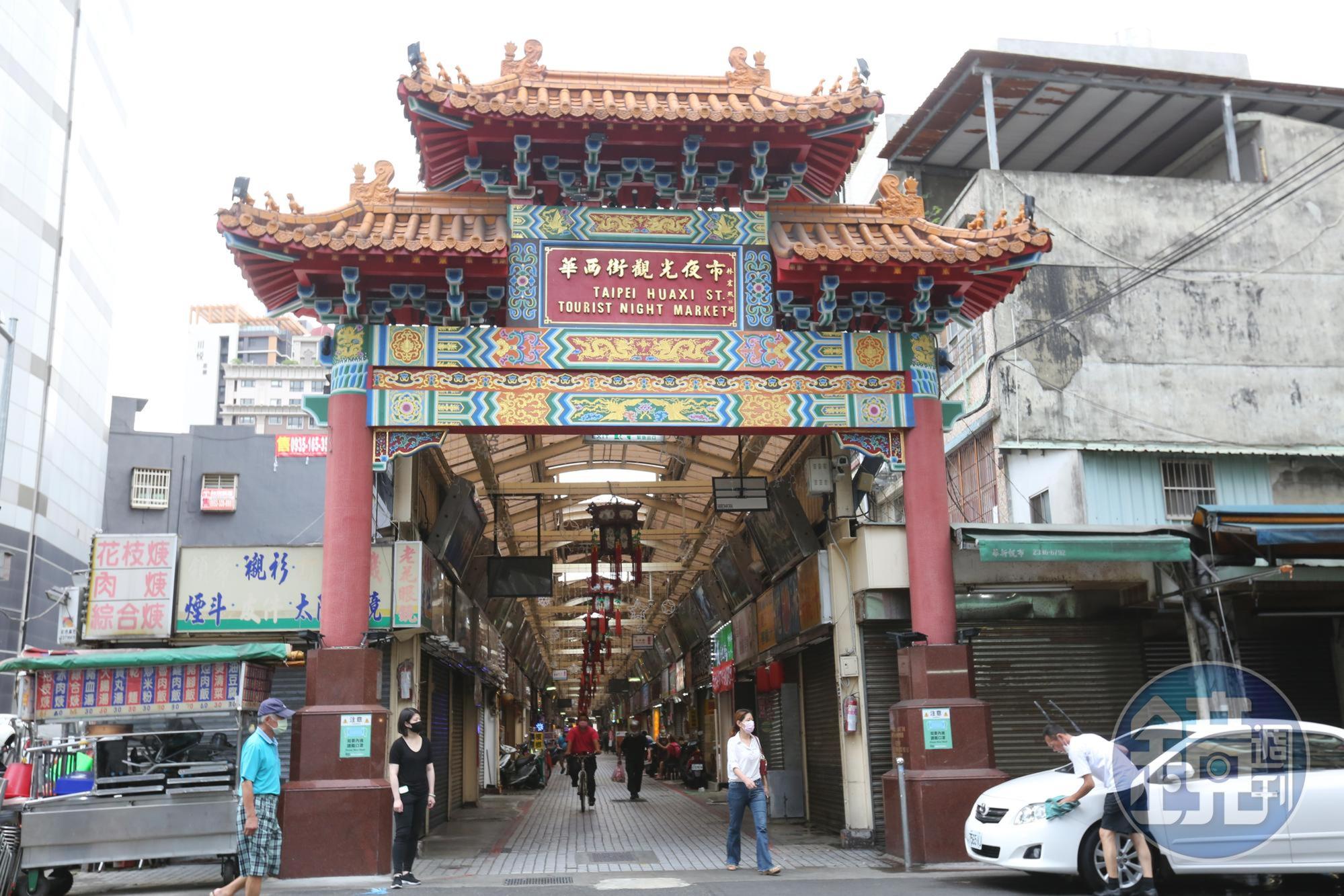 受疫情衝擊，不少餐廳都空蕩蕩，就連平日人來人往的夜市也大受影響。