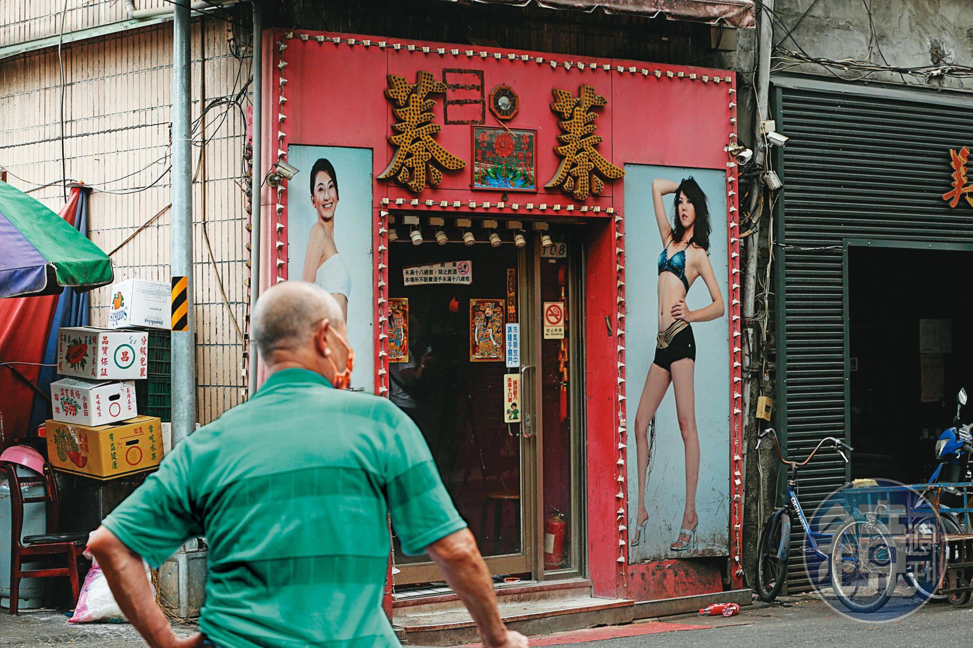 這波本土疫情,北市萬華堪稱重災區,由俗稱「阿公店」的茶藝館衍生的確診案例不斷攀升。