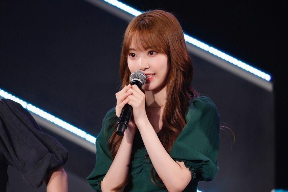 宮脇咲良回到日本後上週六首次出席HKT48的活動,宣布即將從團中畢業的消息。(翻攝自網路)
