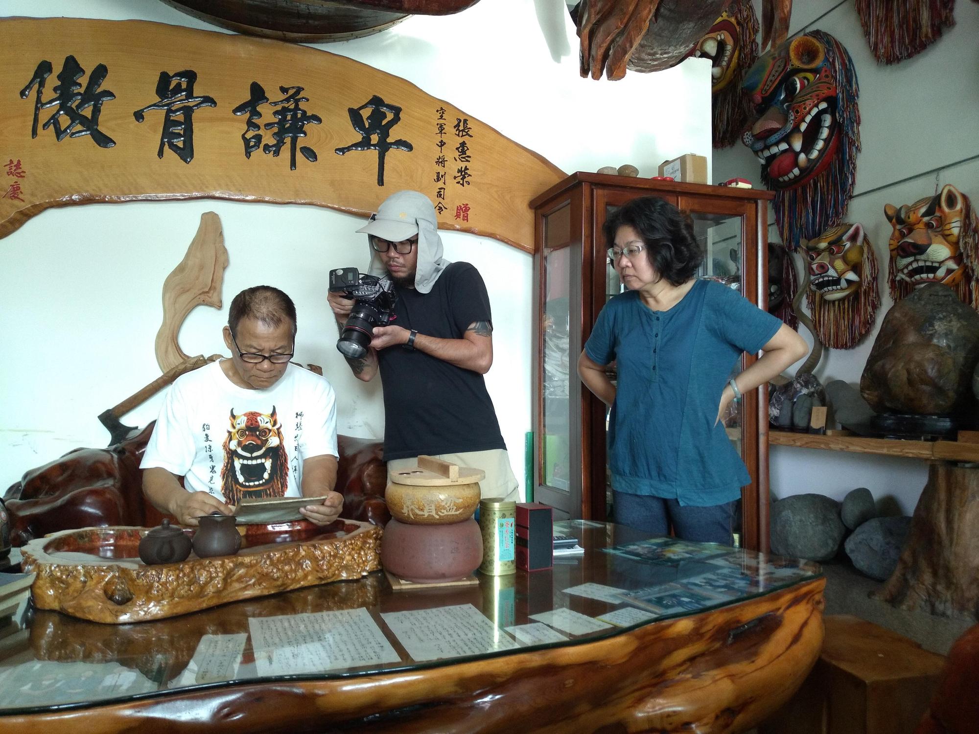 魏郁蓁(右)對於影片的品質要求很高,題材選擇也著重文化性和知識性。(魏郁蓁提供)