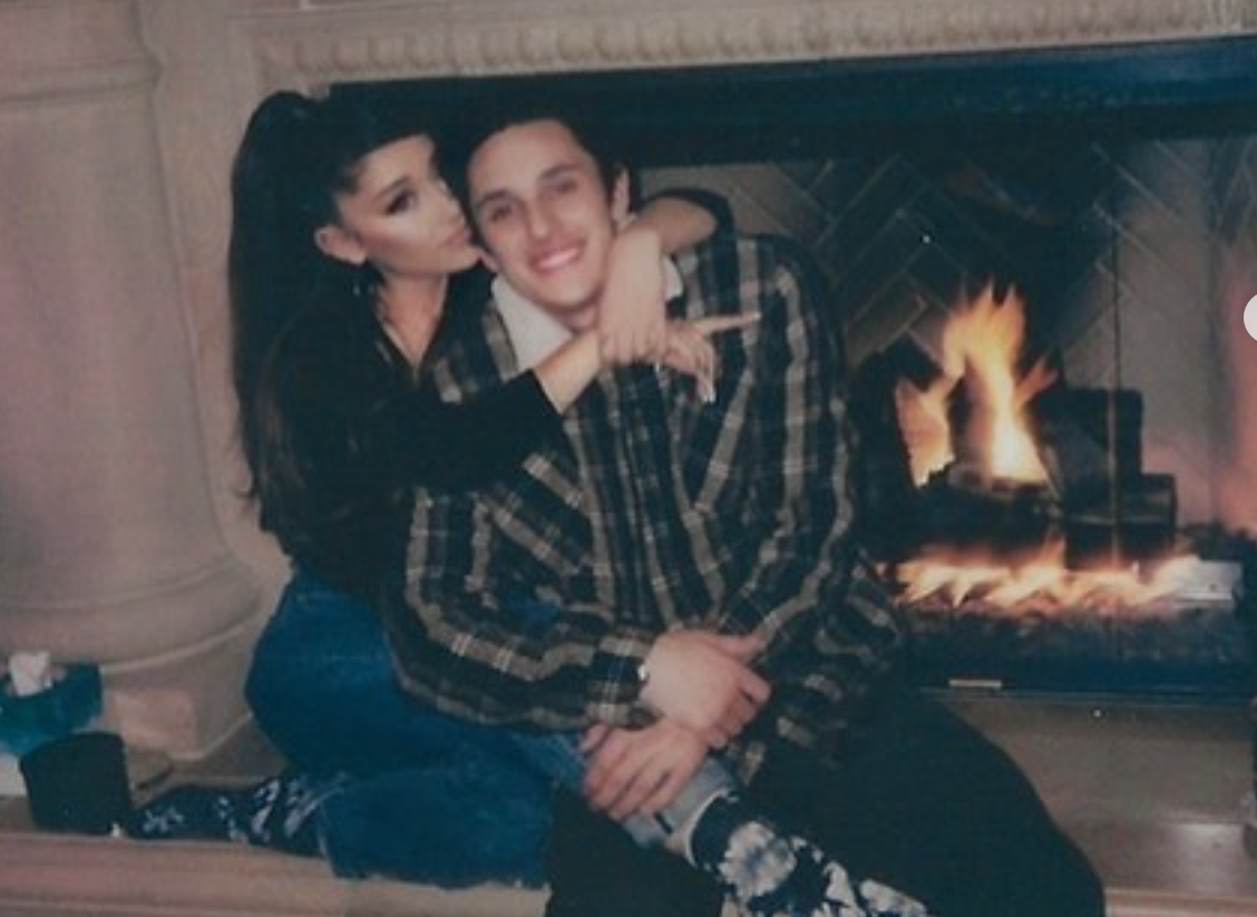 亞莉安娜在4月公開與達頓的最新合照，現在已經成為夫妻。（翻攝自Ariana Grande官方Instagram）