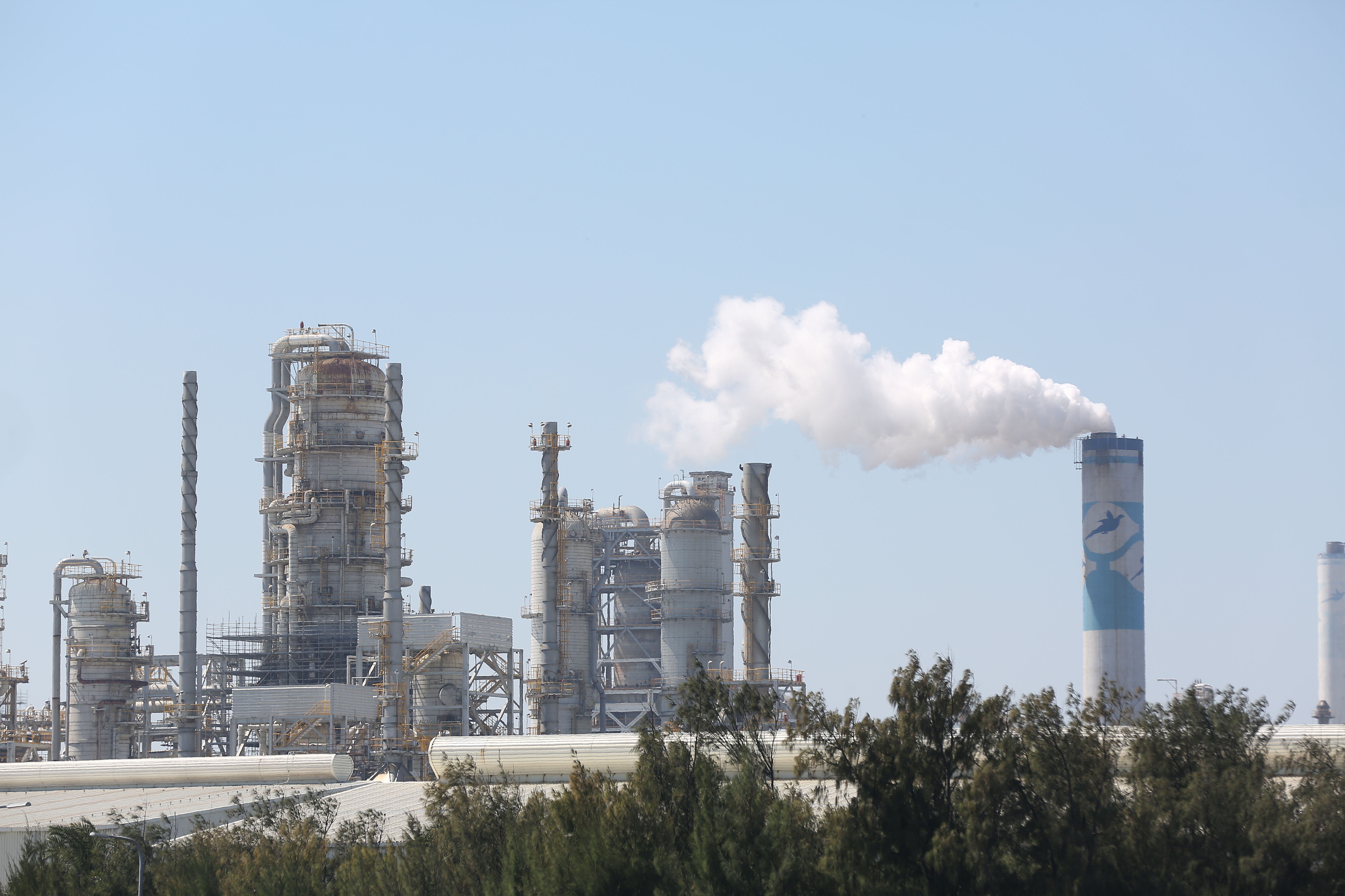 台塑麥寮電廠近期歲修，因應缺電，17日提前供電給台電。（台塑麥寮工業區，本刊資料照）