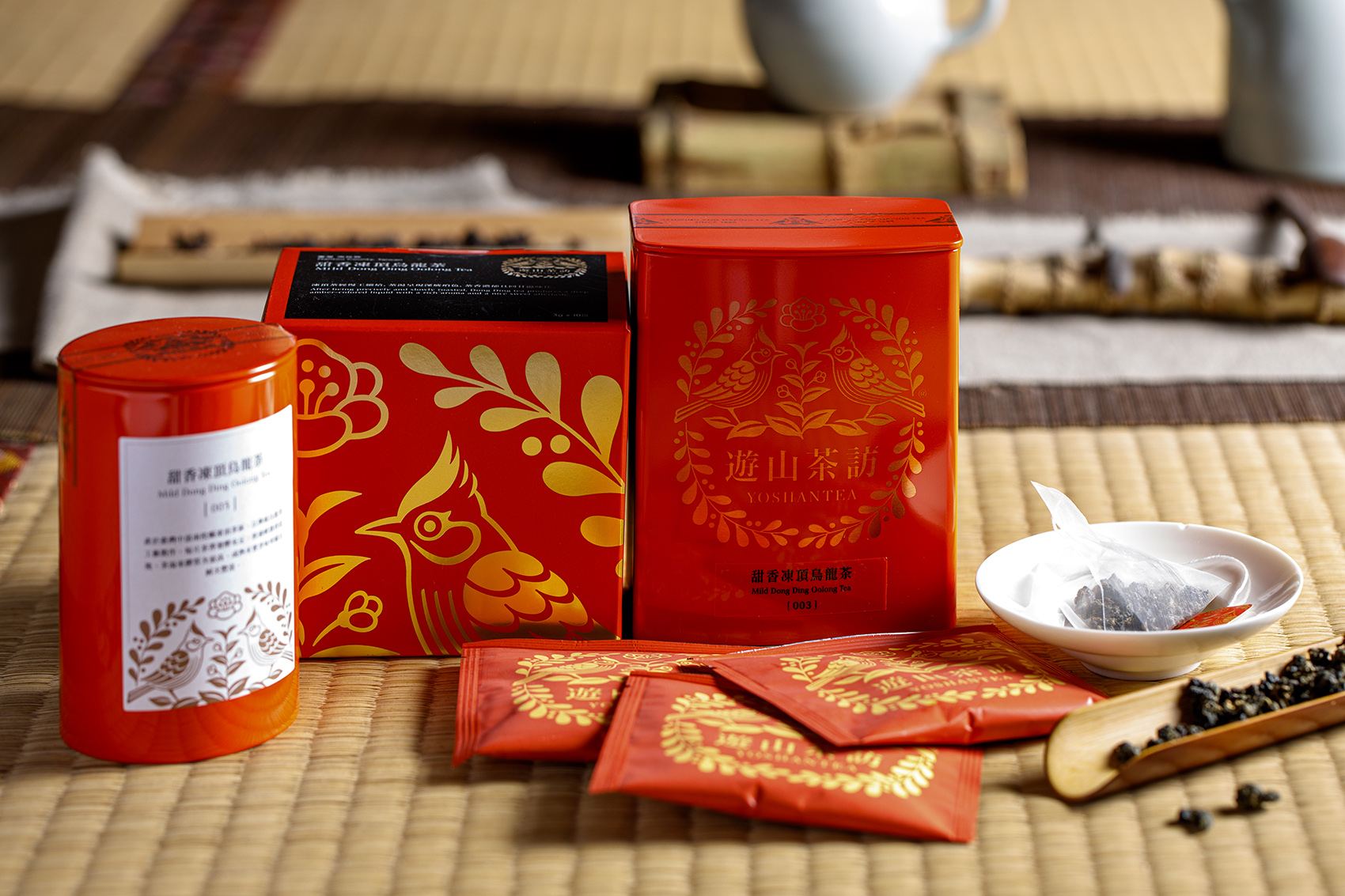 「甜香凍頂烏龍茶」是遊山茶訪的招牌商品。（30元／單包；900元／罐、150克）