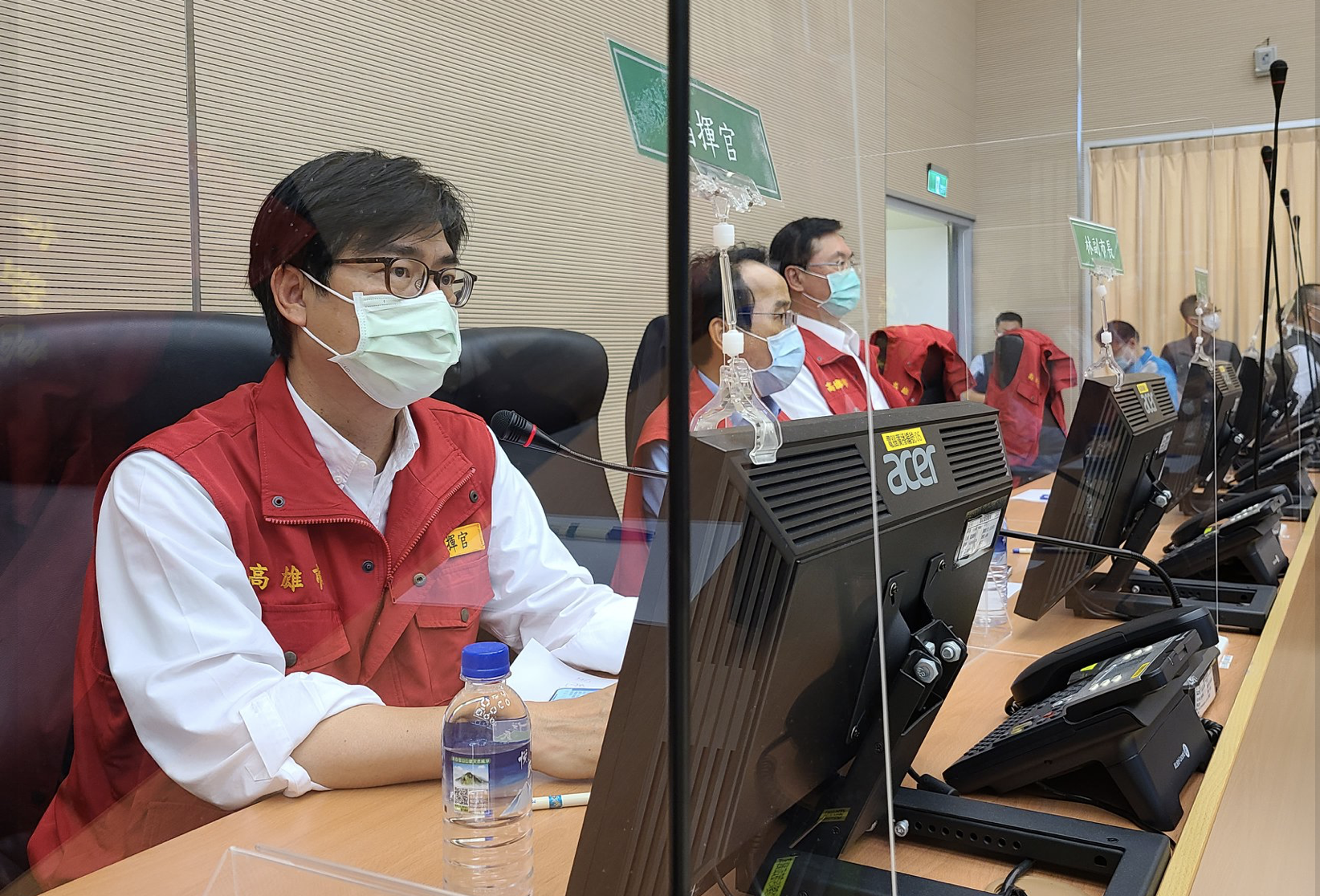 高雄市鳳山區仁惠婦幼醫院出現1名確診，今第一部分篩檢結果出爐，1名女性護理師檢測呈陽性。（翻攝陳其邁臉書）