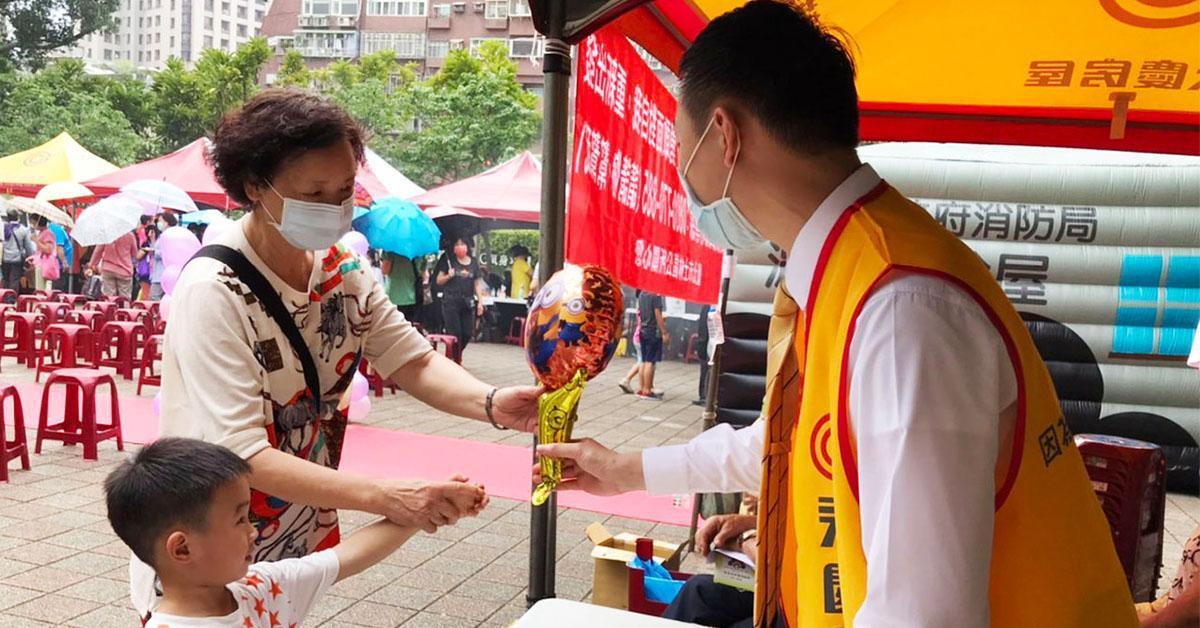 與各鄰里感情友好的永慶房屋,只要地方有活動都會積極參與。(圖/永慶房產集團提供)