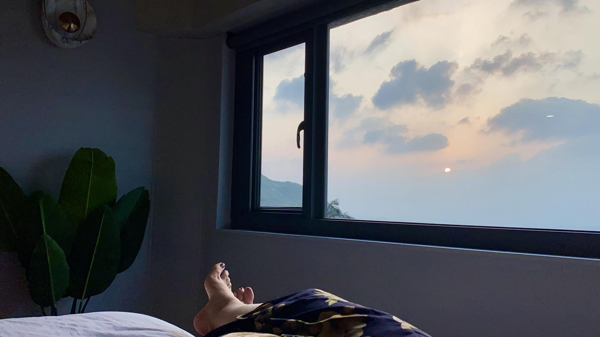 KKday鼓勵全台民眾一起宅在家抗疫,5月27日前只要花1元參加「KKday宅宅自主團」,就有機會獲得未來機票、五星飯店住宿等獎項抽獎。(KKday提供)