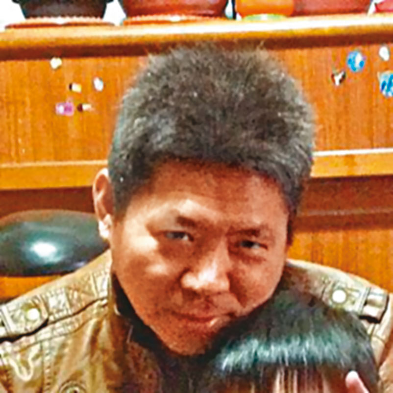 時任大寮監獄戒護科長的王世倉，被控派人把柯文芳帶出工場送死。（翻攝畫面）
