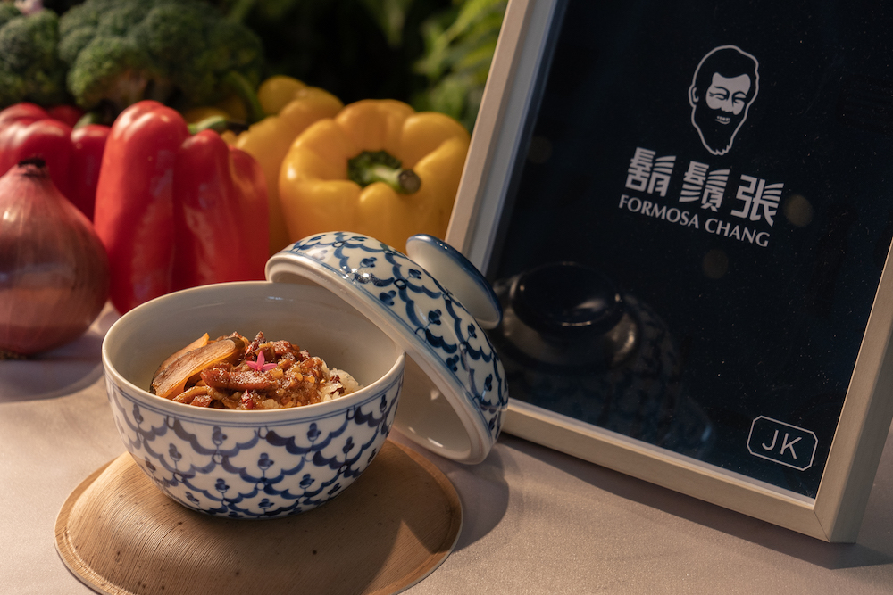 Just Kitchen與鬍鬚張魯肉飯合作。（Just Kitchen提供）