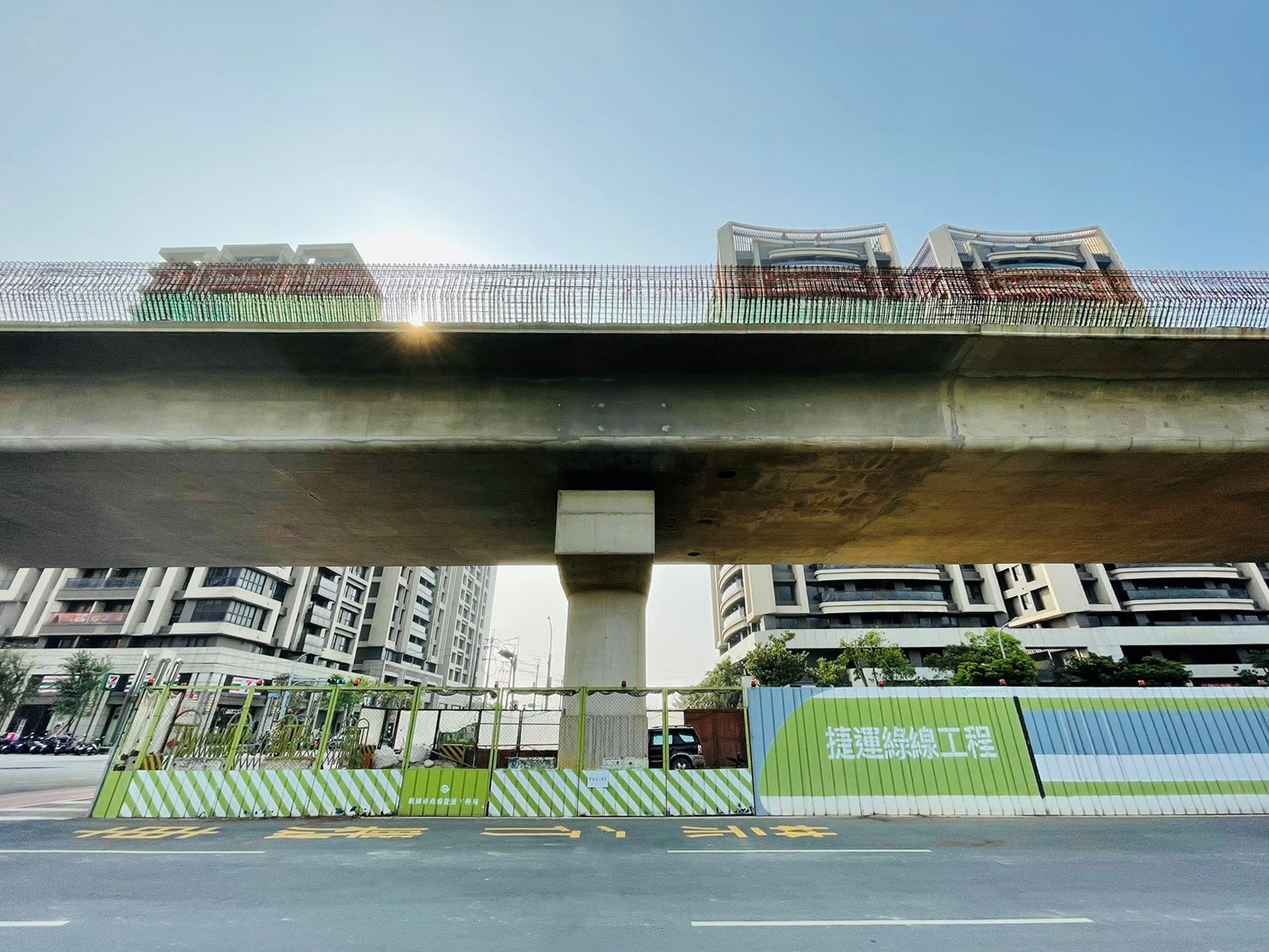 捷運綠線八德站施工中(圖片-永慶房仲網提供)。