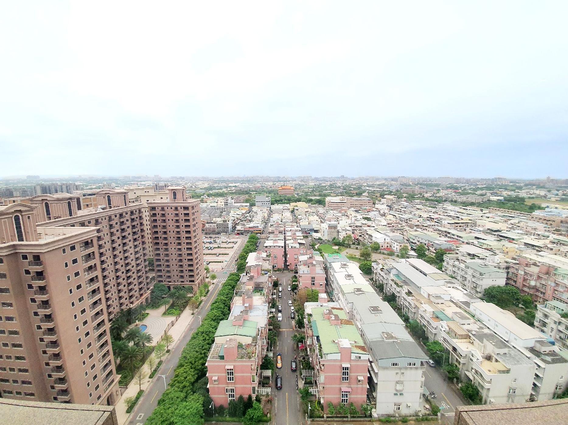 桃園市八德區公園路周邊街景,鄰近捷運綠線「大湳站」、廣豐新天地。(圖/永慶房仲網提供)