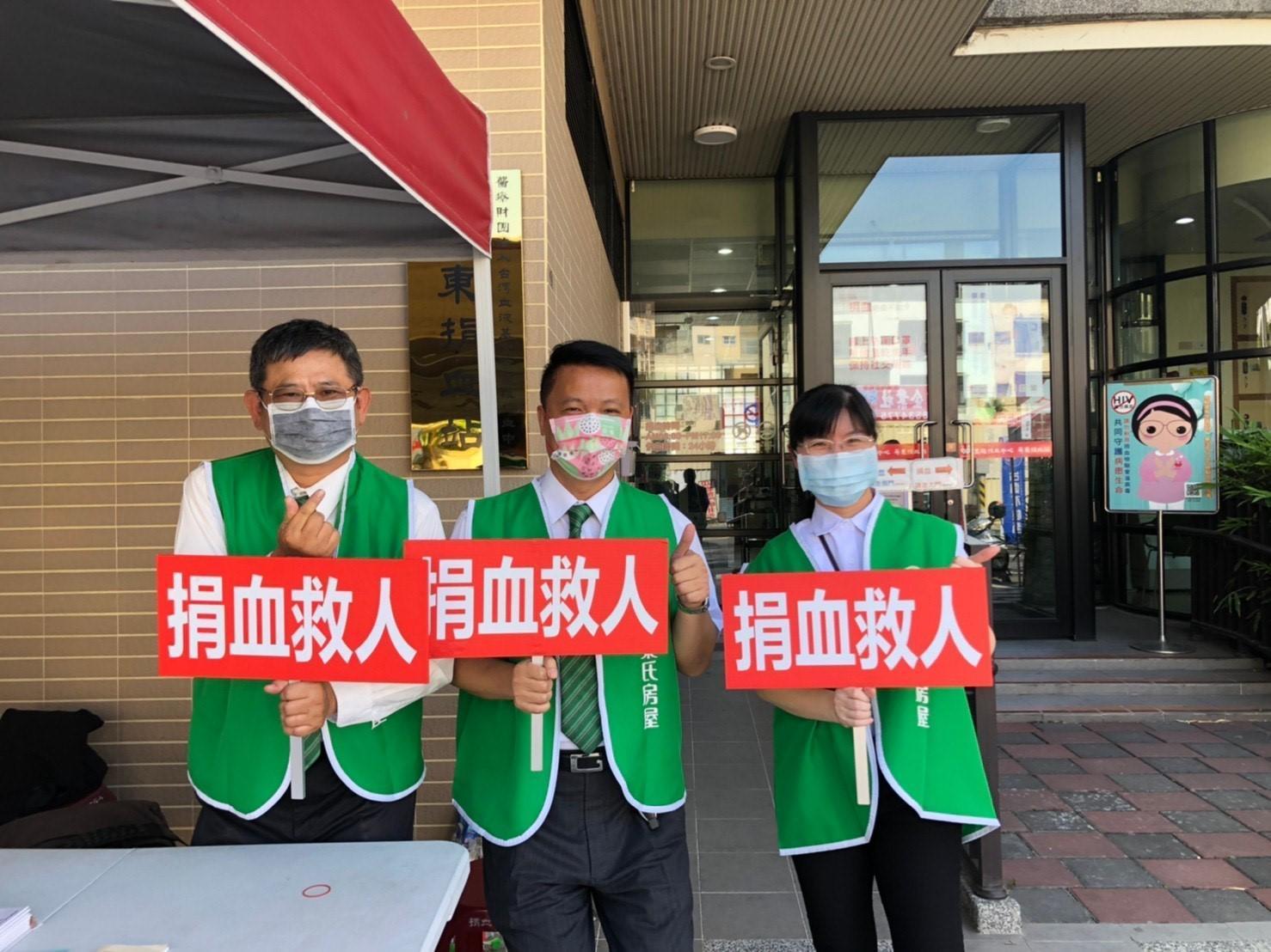 在做公益的同時，更注重防疫！每小時派出10人到現場維護秩序，保持社交距離、做好分流，避免群聚。
