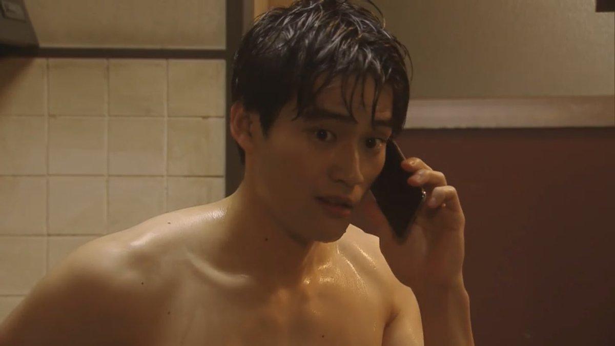 22歲的岡田健史是日本正紅的鮮肉男星,如今因為合約問題鬧上法院。(翻攝自yoshico3210522推特)