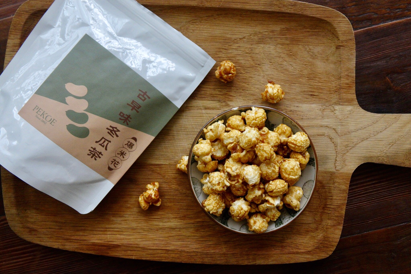 香蜜的糖漿包覆著「古早味冬瓜糖塊」爆米花外層。