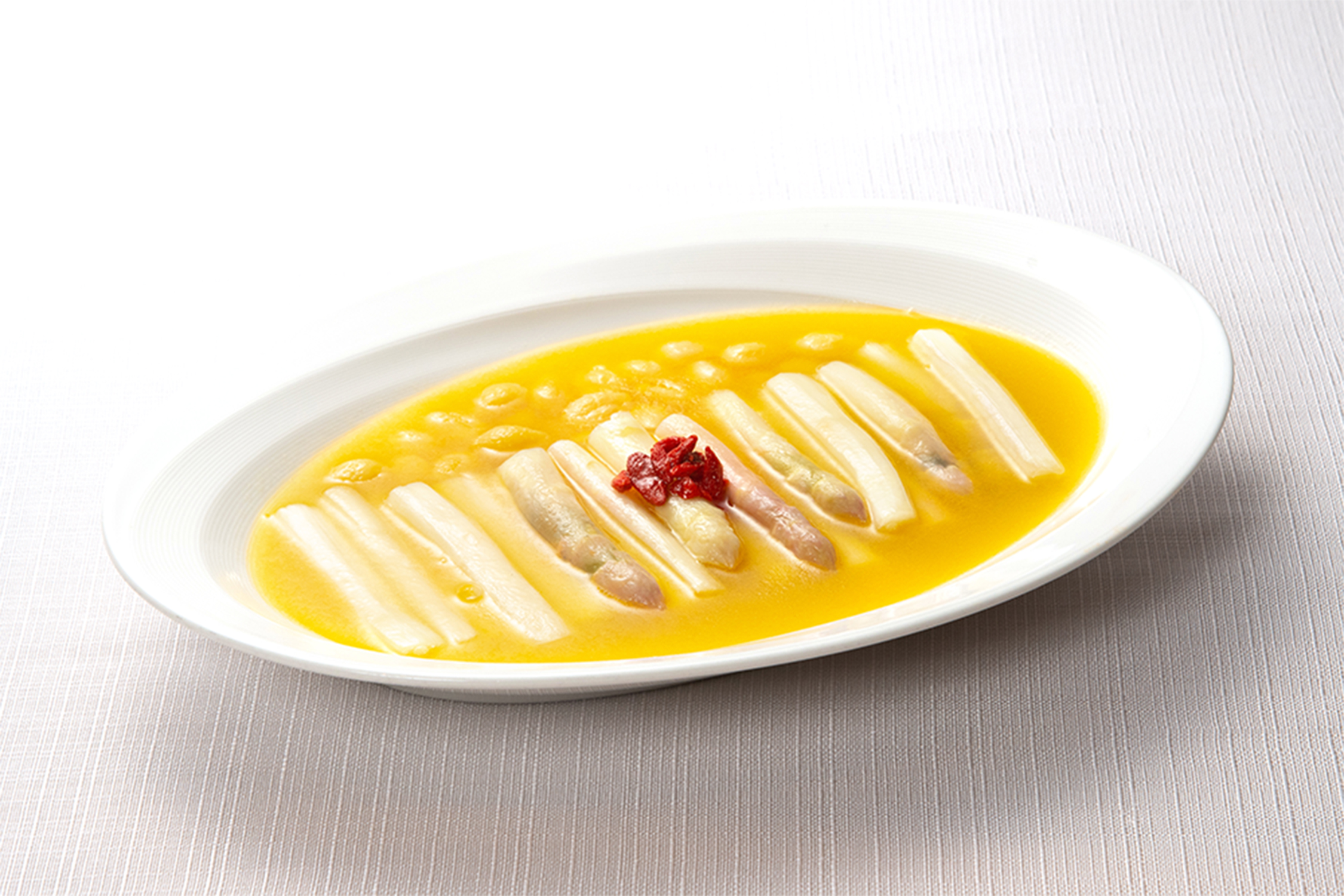 國賓粵菜廳推出外帶菜色「黃湯紫玉蘆筍」。(3,600元/4人份 精緻A套餐內容)(台北國賓大飯店提供)