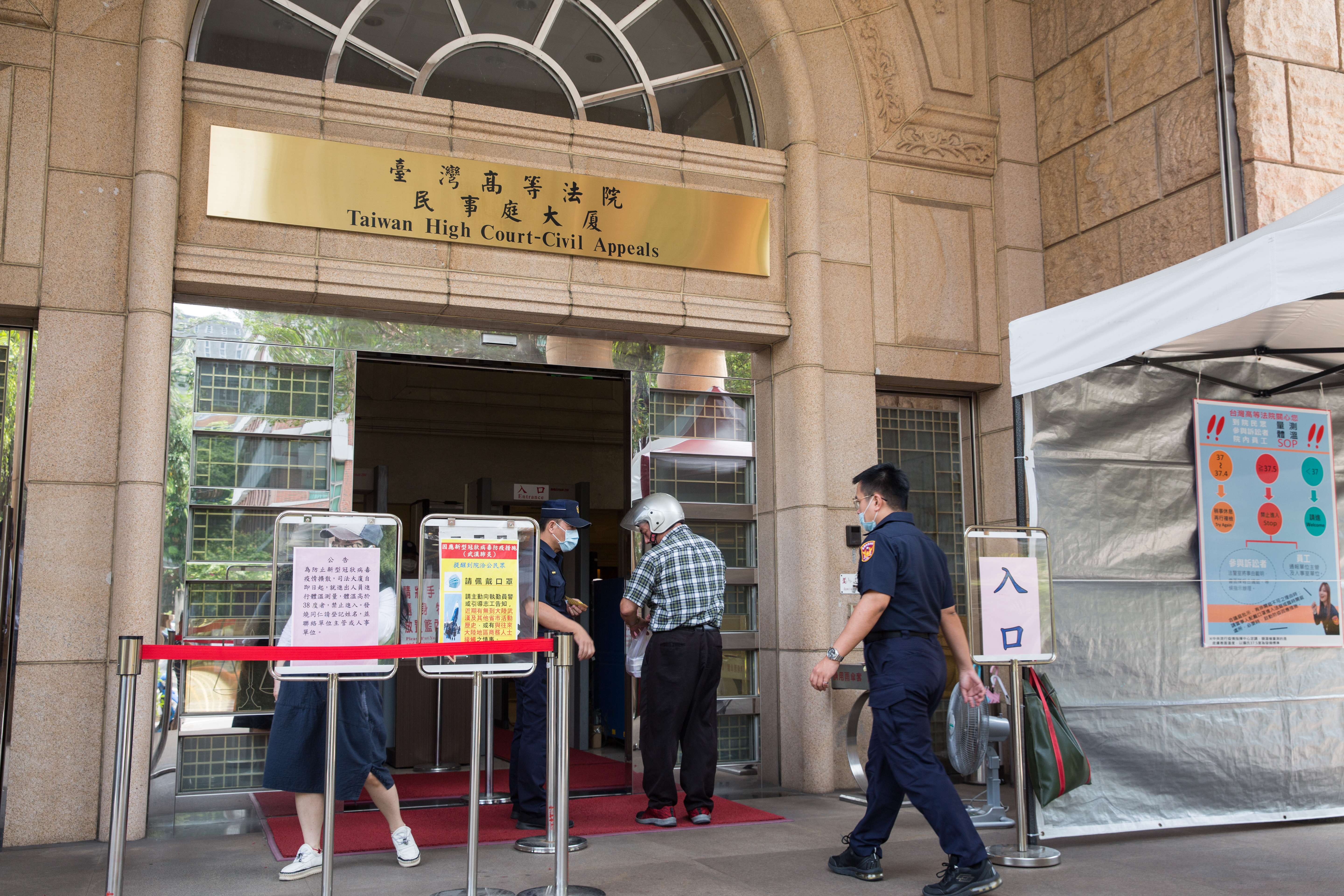 司法院今宣布全國各法院一律暫緩開庭至5月28日，但緊急及宣判案件照常。 （本刊資料照）