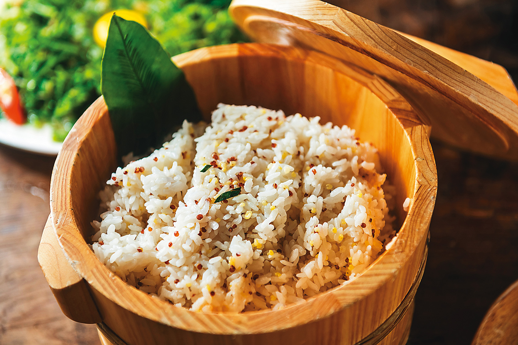 加入紅藜與小米的「白飯」，也是旅客必吃的主食。（10元／碗）